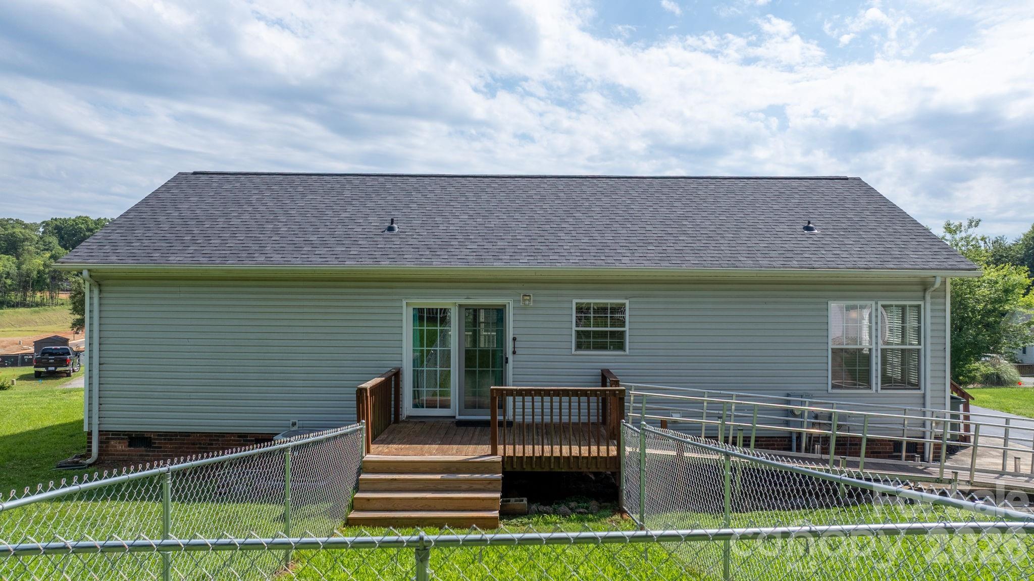 952 Eastern Ridge Drive — Newton