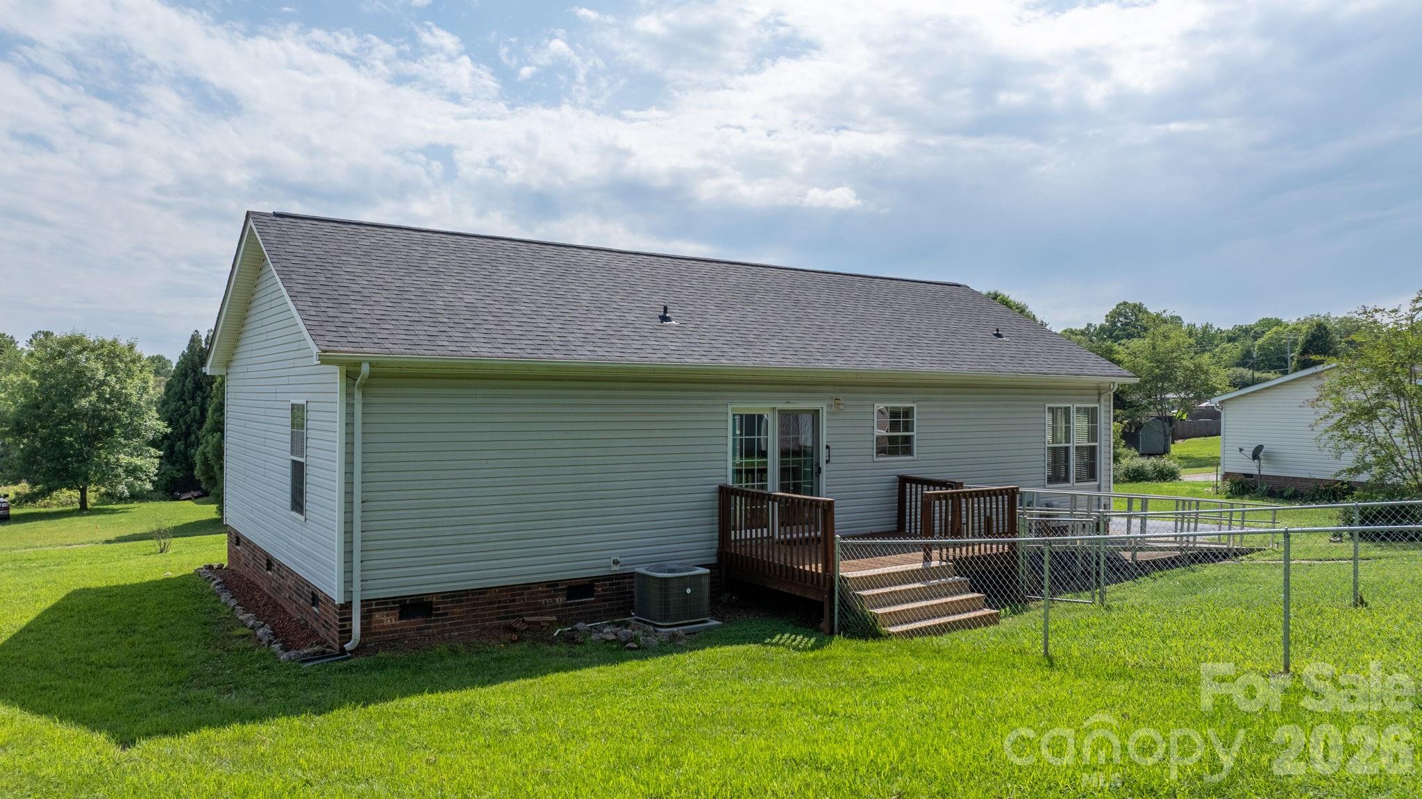 952 Eastern Ridge Drive — Newton