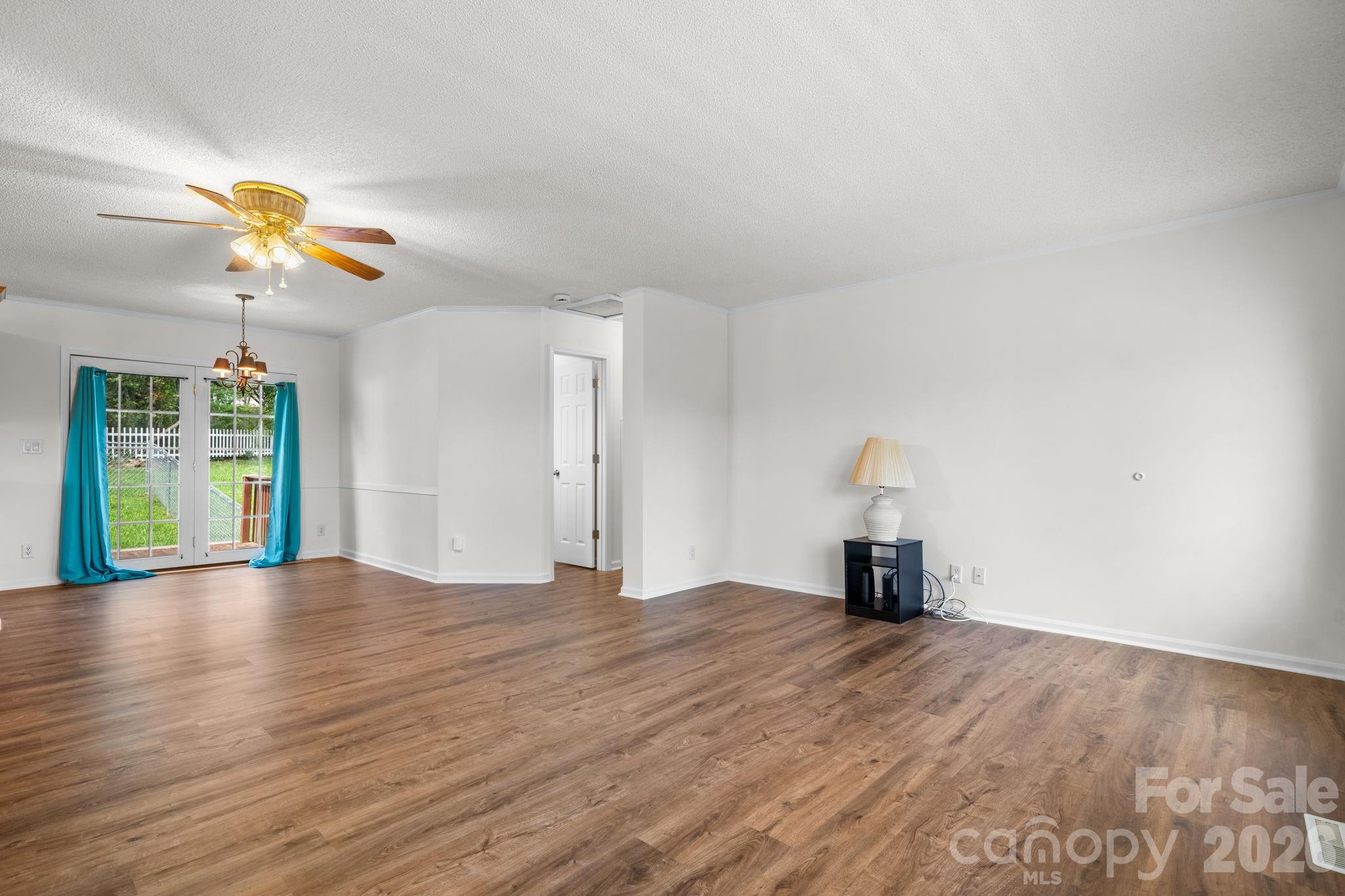 952 Eastern Ridge Drive — Newton