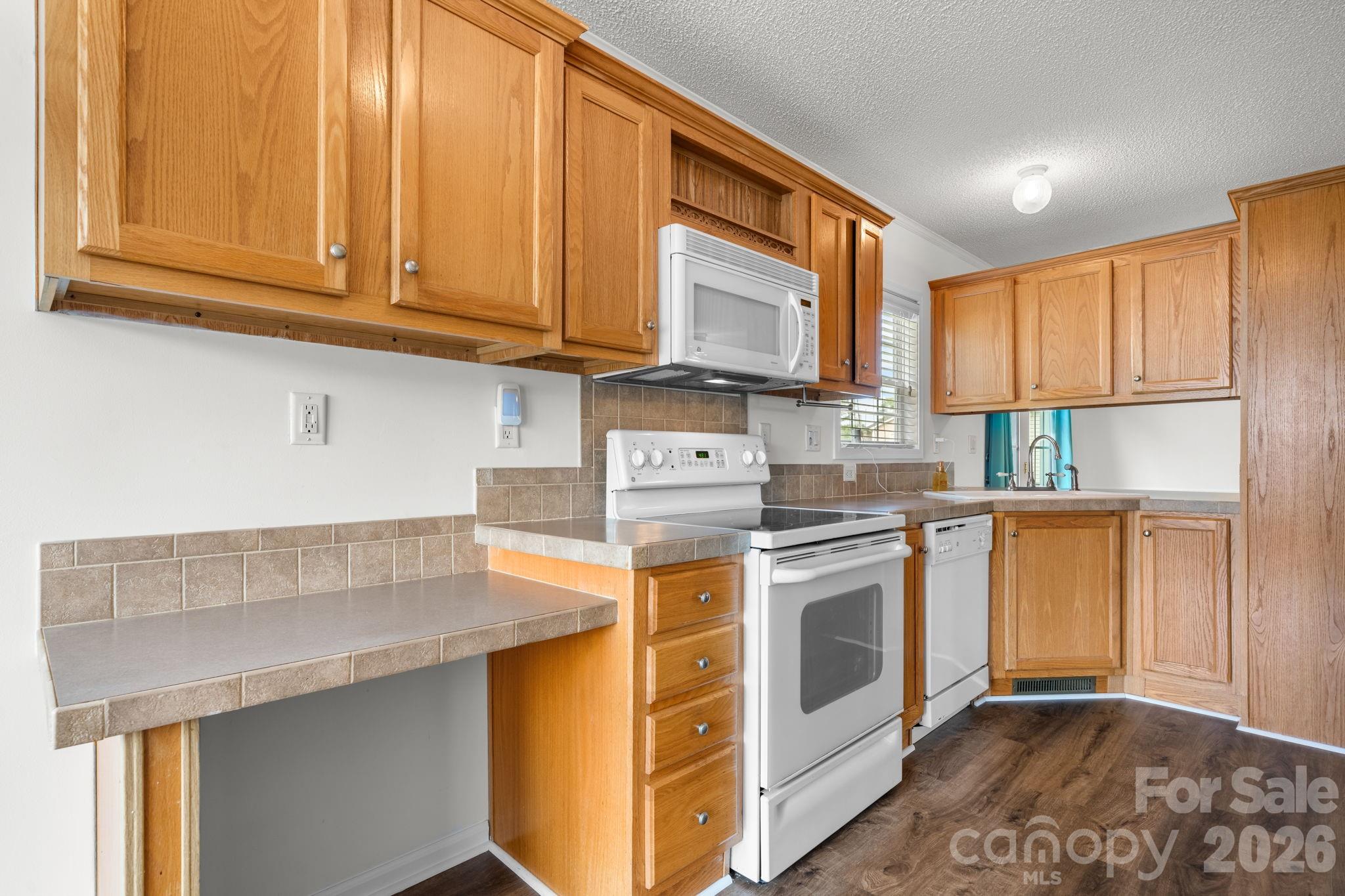 952 Eastern Ridge Drive — Newton