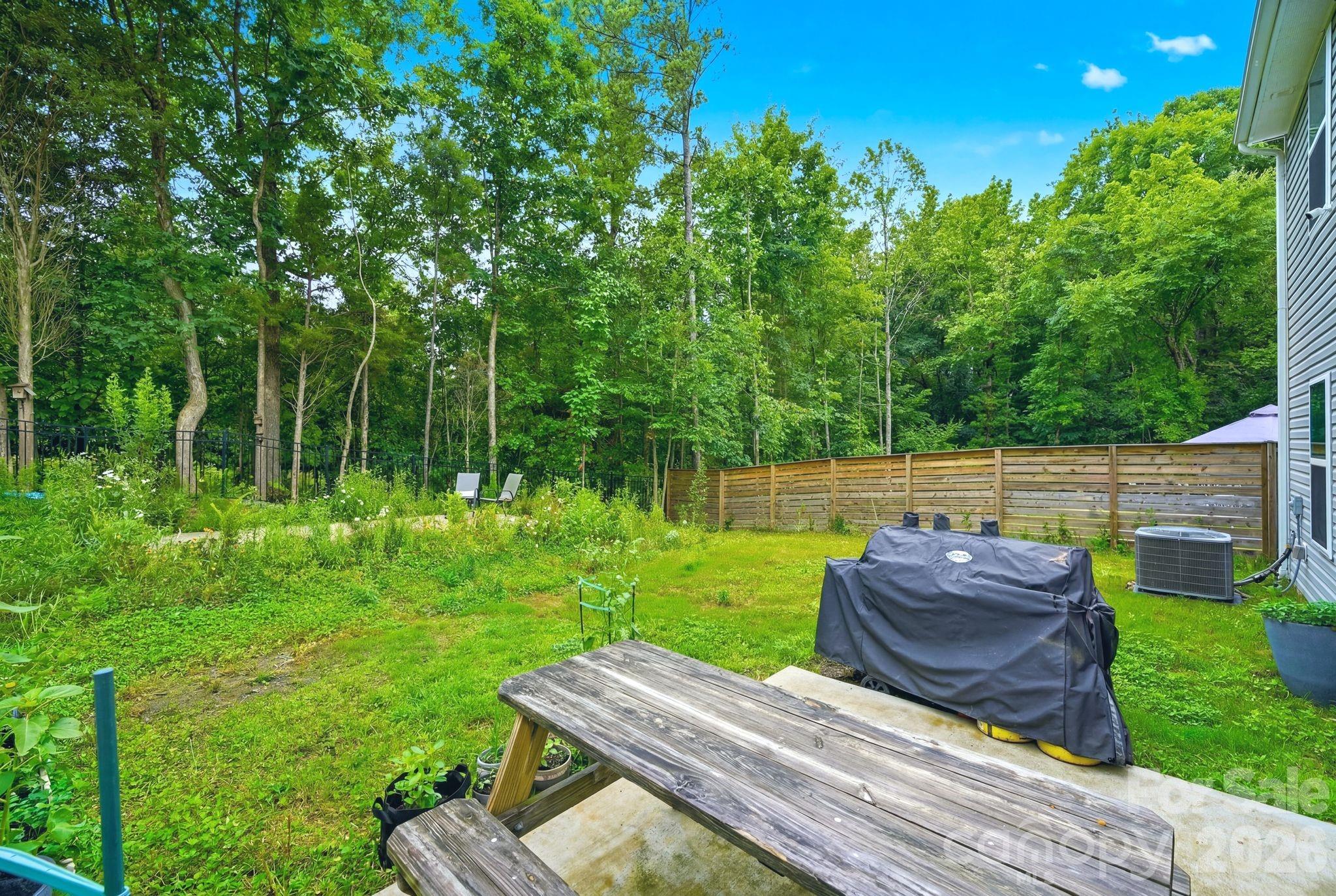 565 Hawley Street — Charlotte
