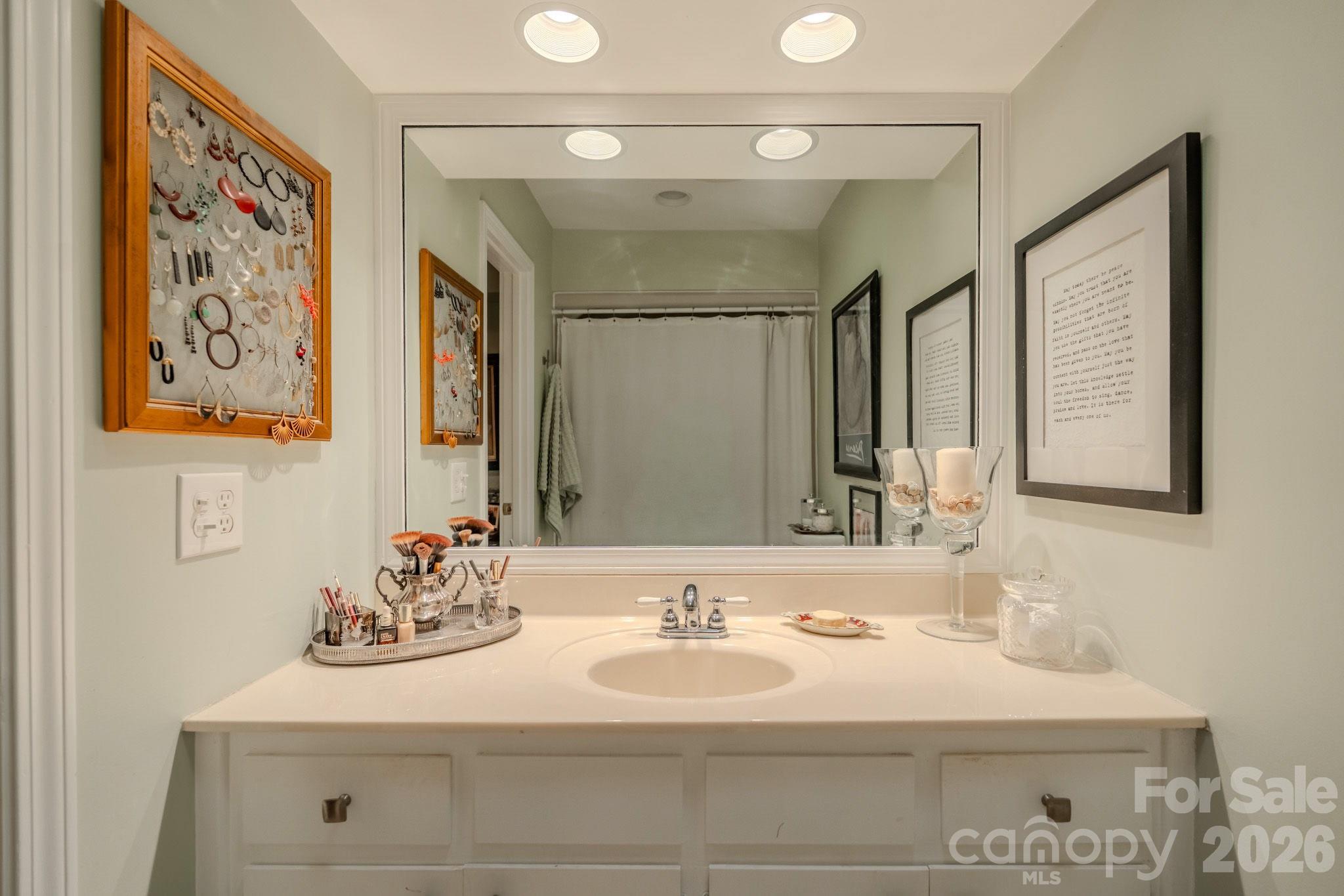 77 Chestnut Street #106 — Tryon
