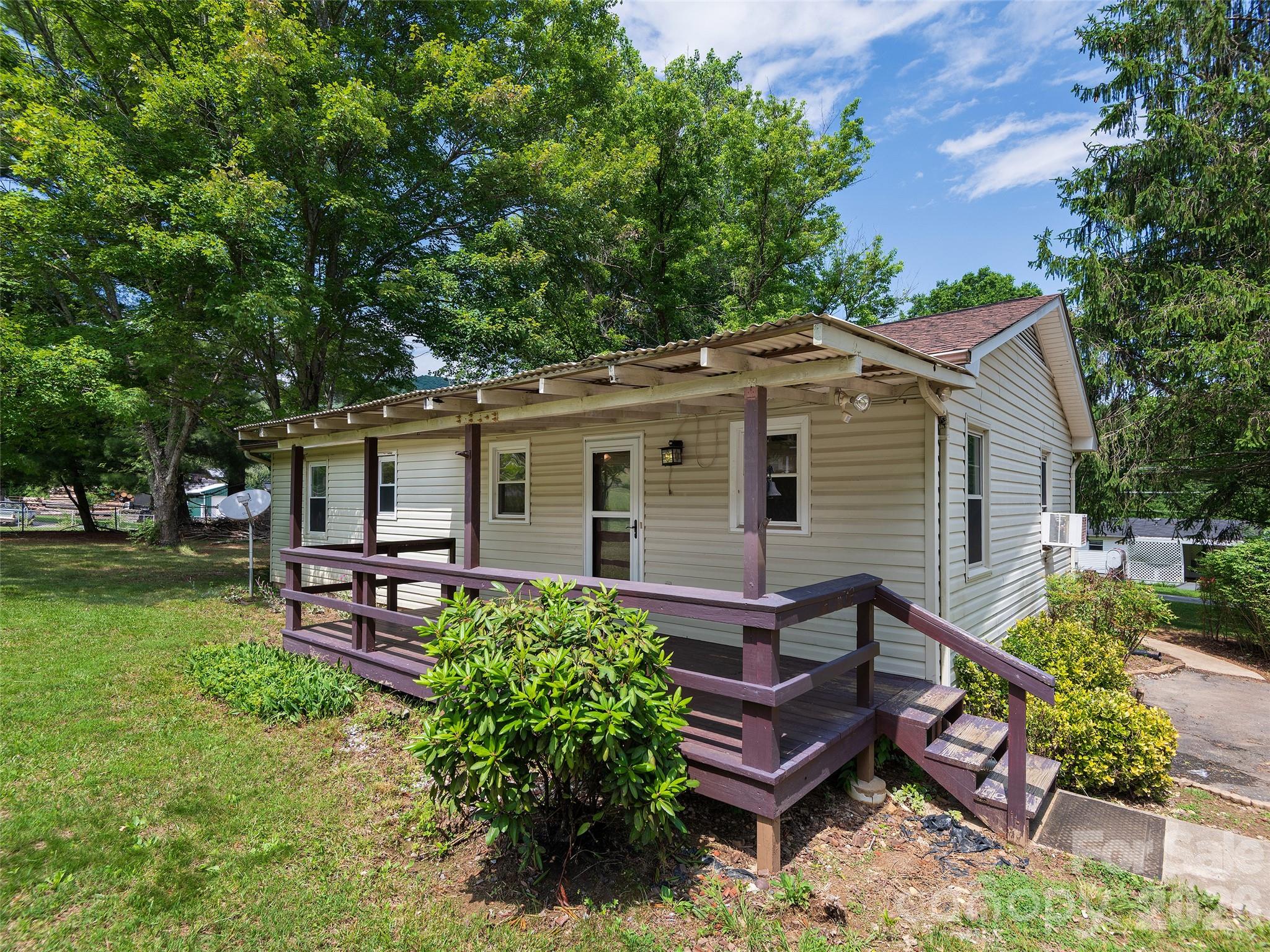 25 Moody Road — Asheville