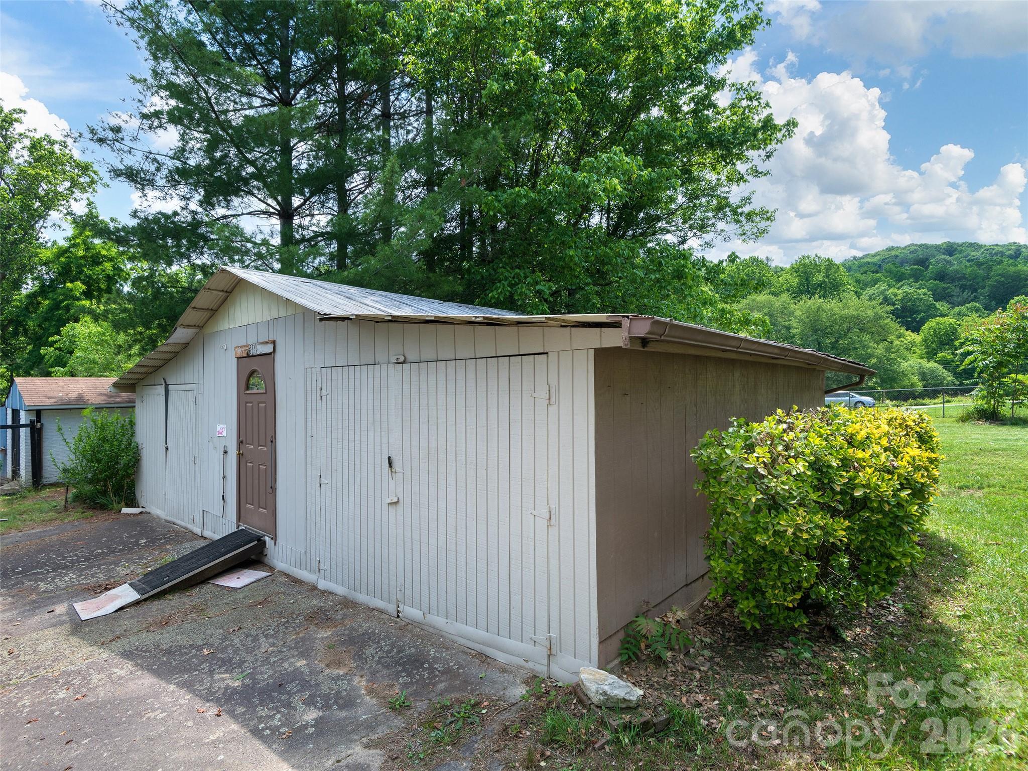 25 Moody Road — Asheville