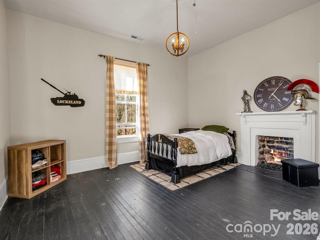 219 Stoney Mountain Road — Hendersonville