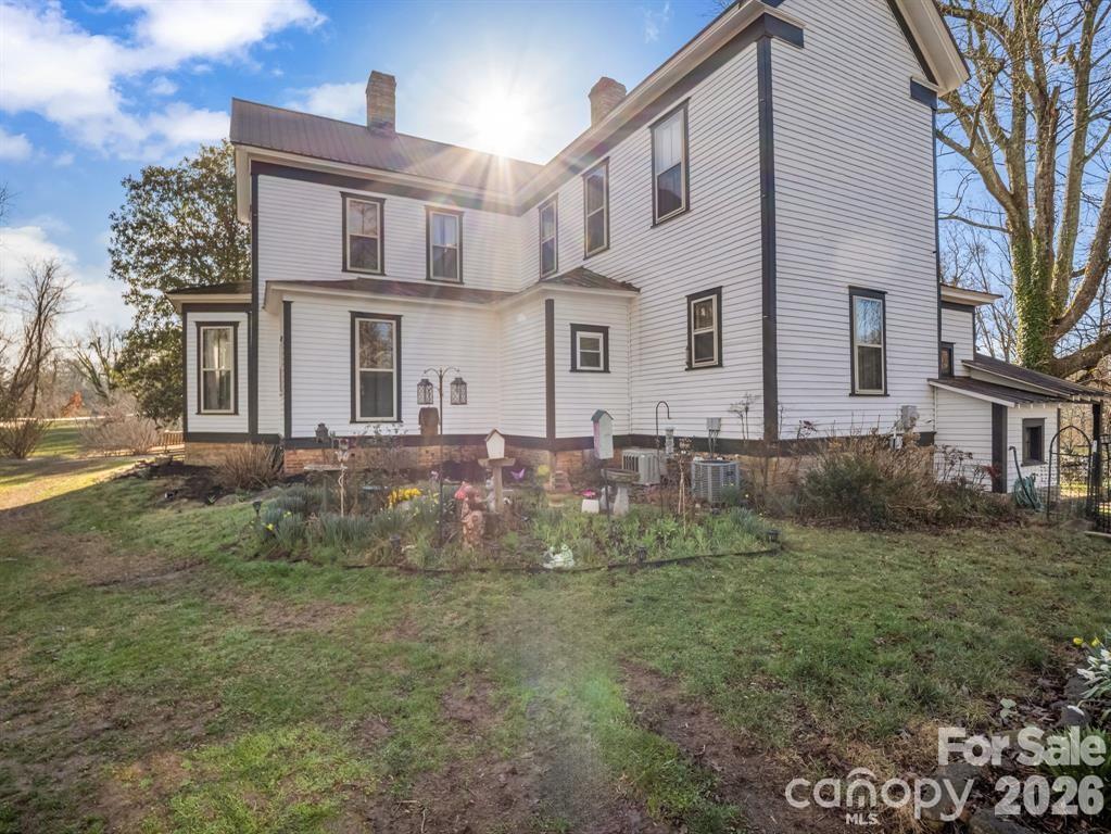 219 Stoney Mountain Road — Hendersonville