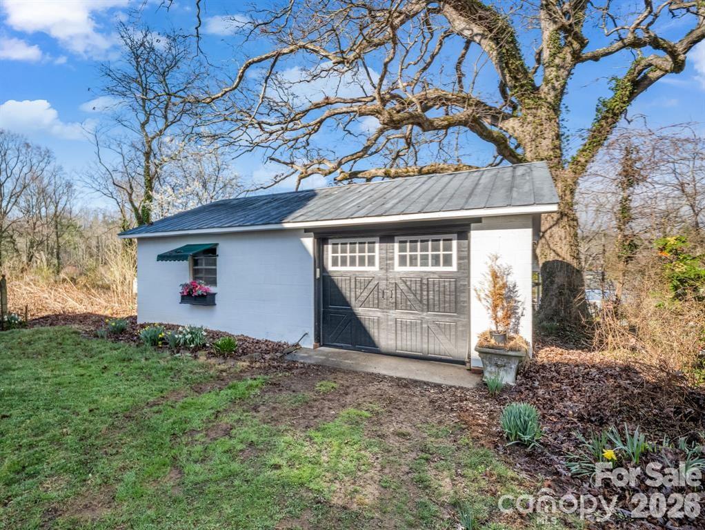 219 Stoney Mountain Road — Hendersonville