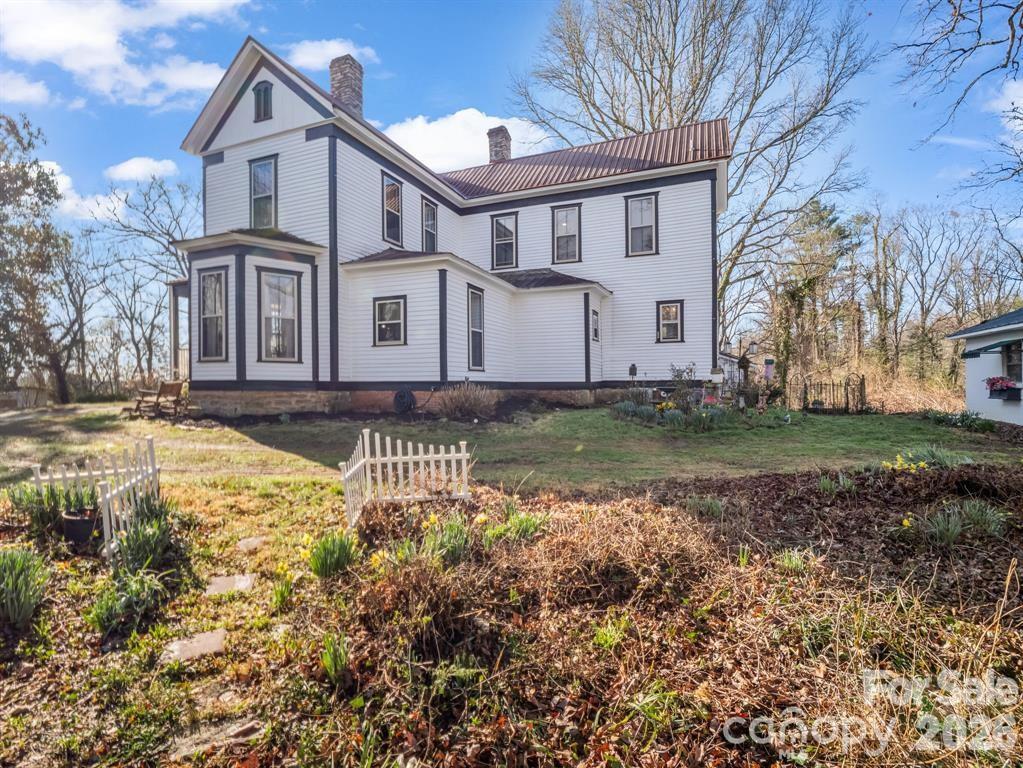 219 Stoney Mountain Road — Hendersonville