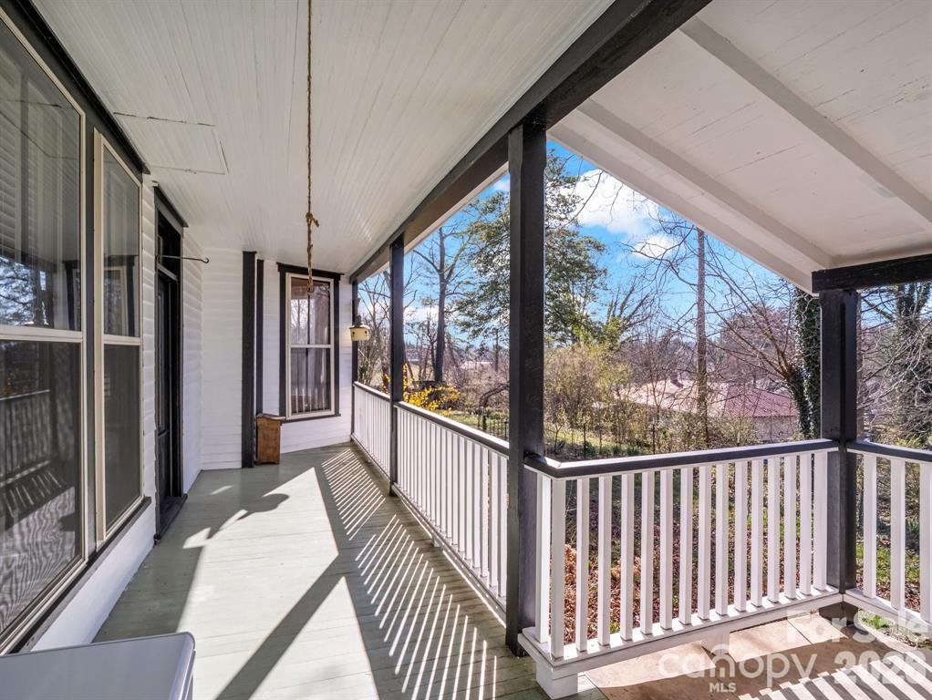 219 Stoney Mountain Road — Hendersonville