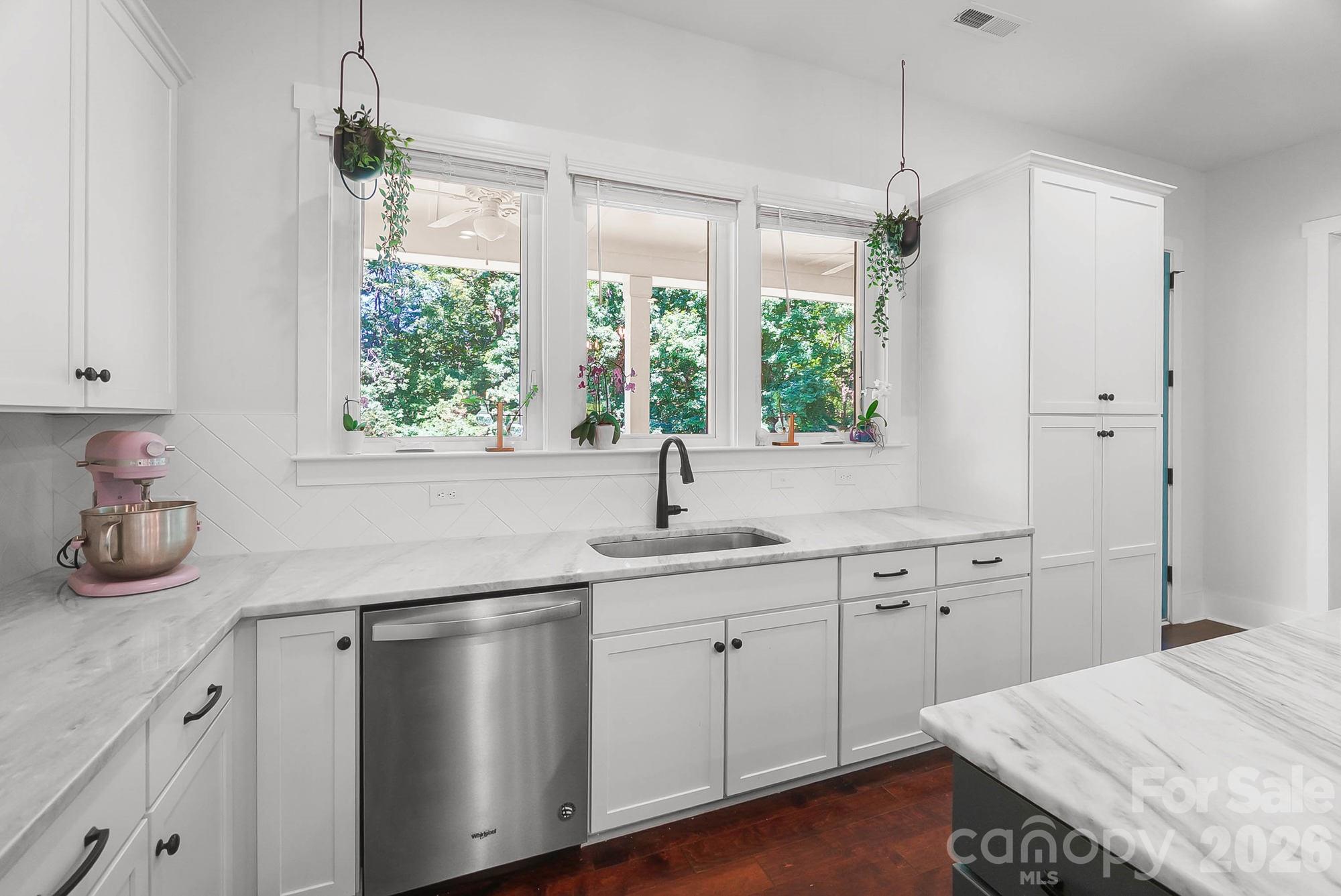 124 Lorenzo Lane — Mooresville