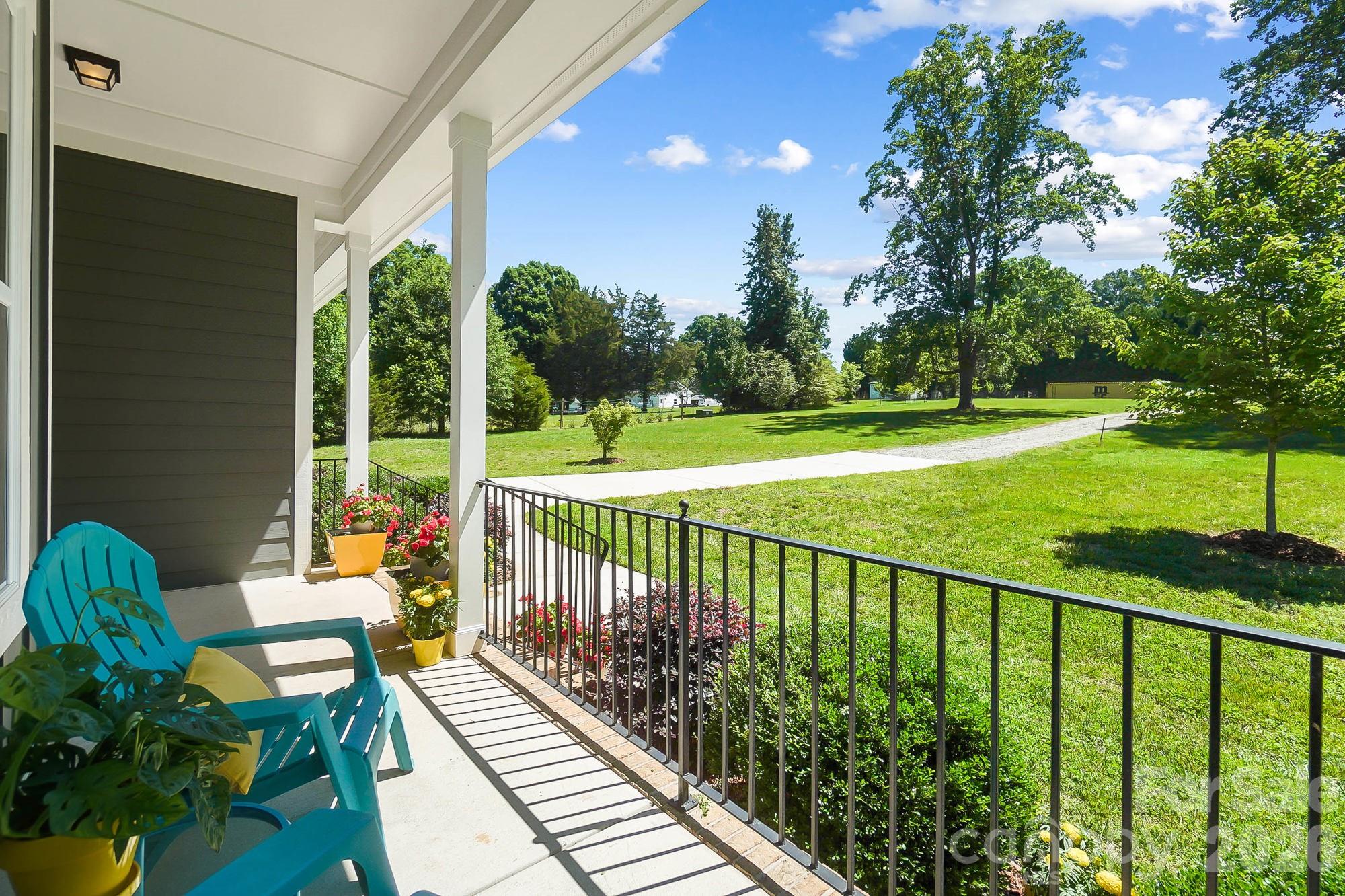 124 Lorenzo Lane — Mooresville