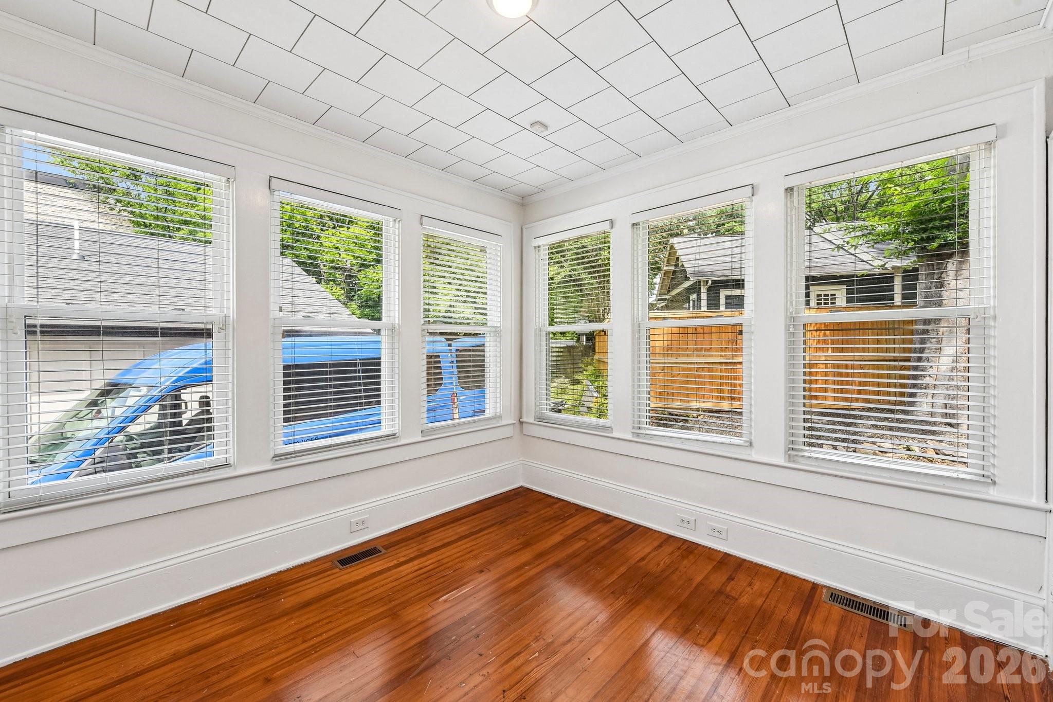 1612 S Tryon Street — Charlotte