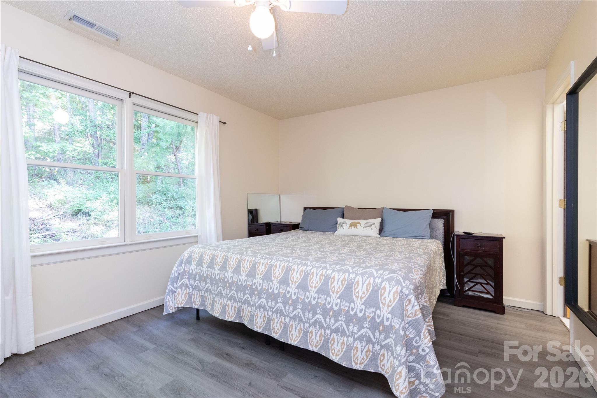 214 Deer Path — Union Mills