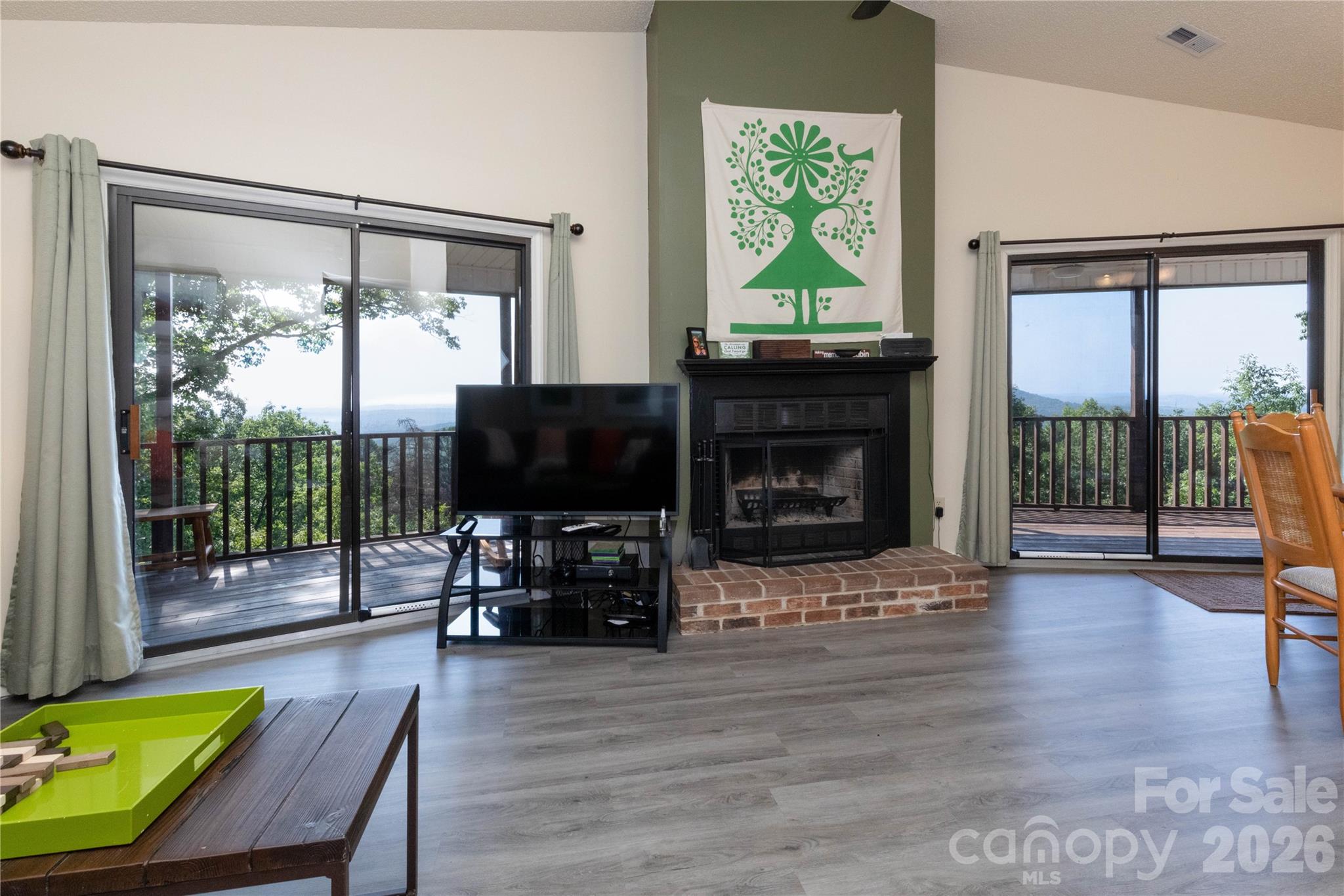 214 Deer Path — Union Mills