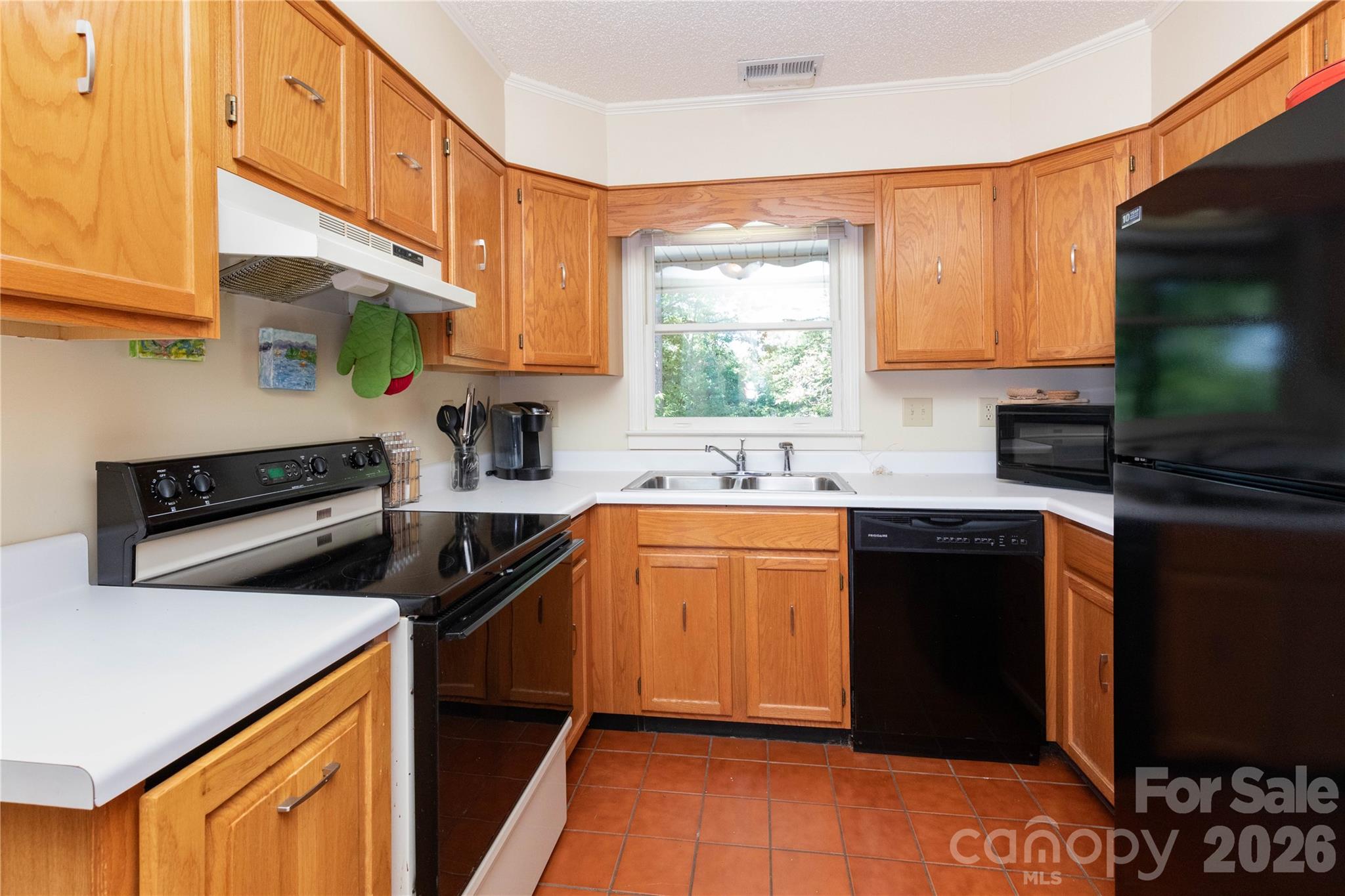 214 Deer Path — Union Mills
