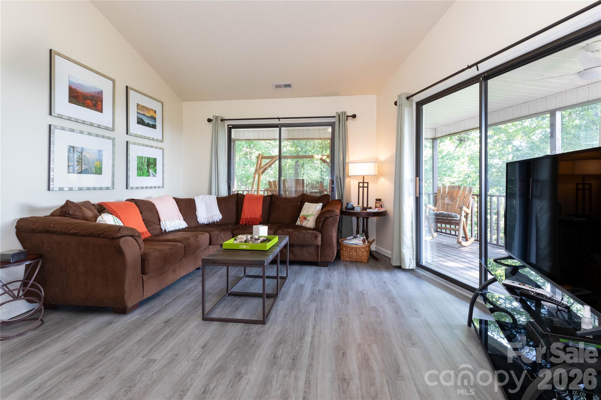 214 Deer Path — Union Mills
