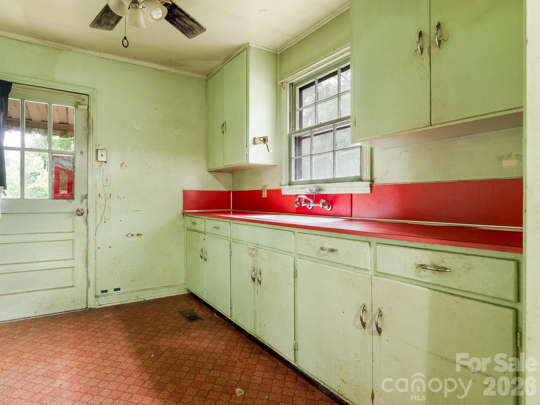 1525 Herrin Avenue — Charlotte
