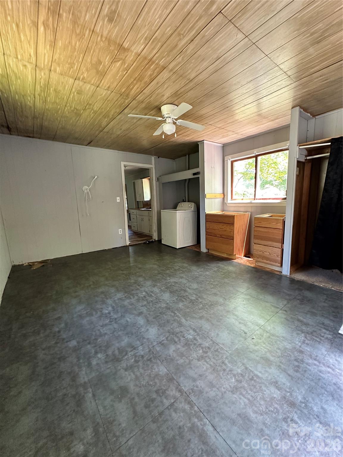 36 Range Road — Etowah