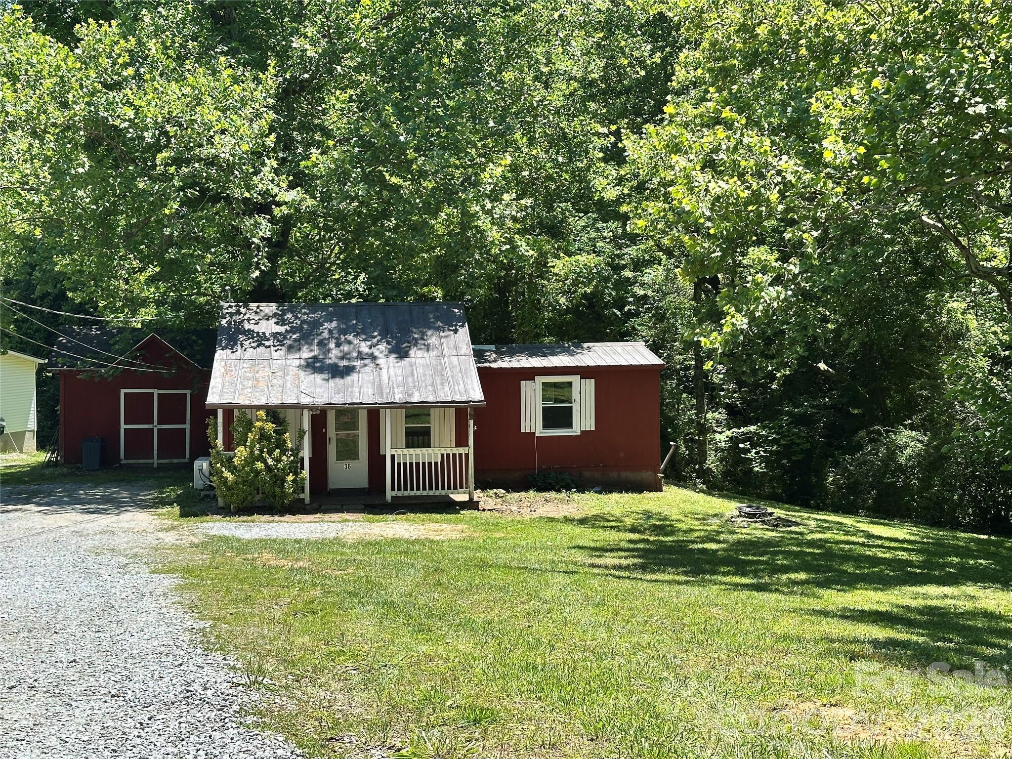 36 Range Road — Etowah