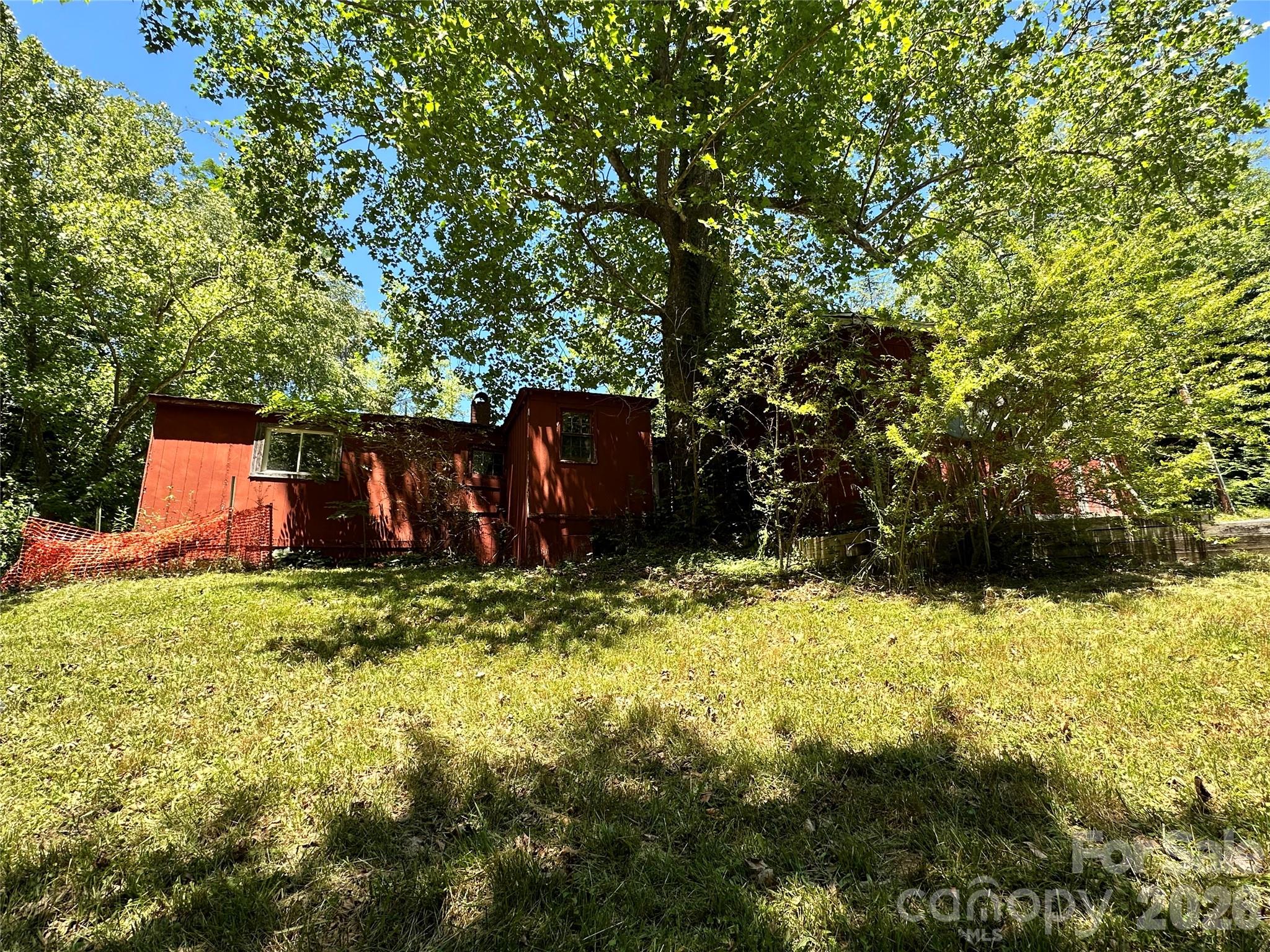 36 Range Road — Etowah