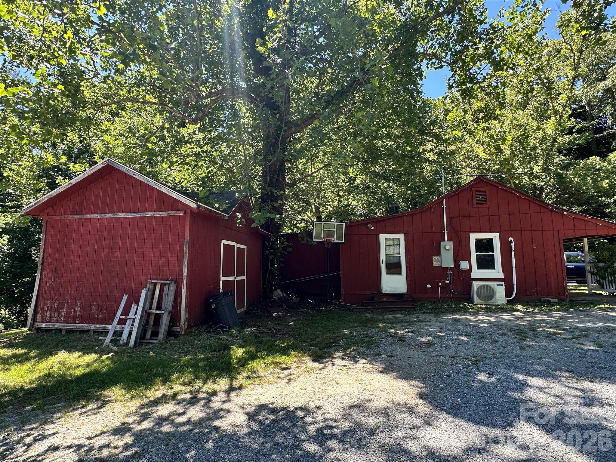 36 Range Road — Etowah