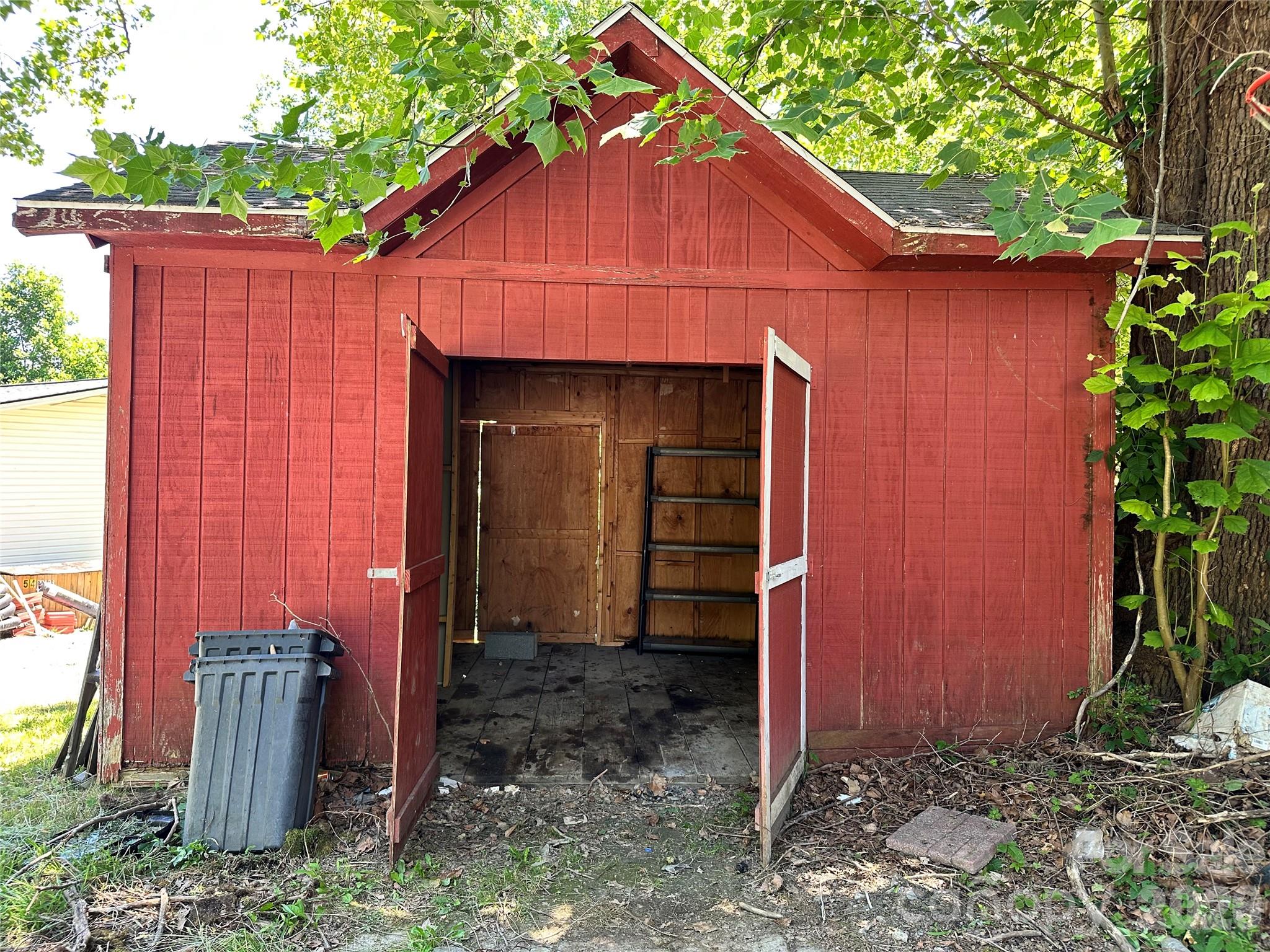 36 Range Road — Etowah