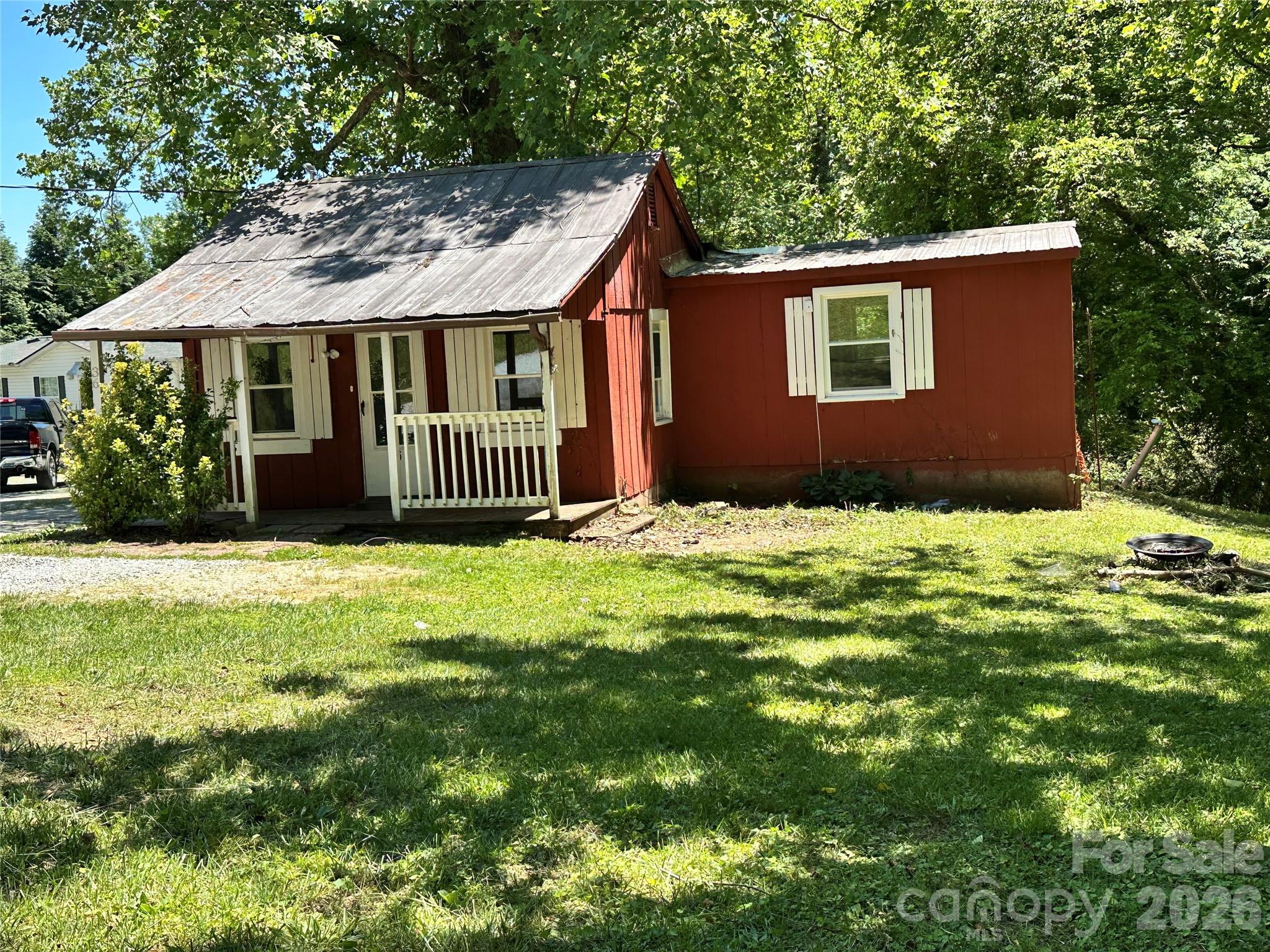 36 Range Road — Etowah