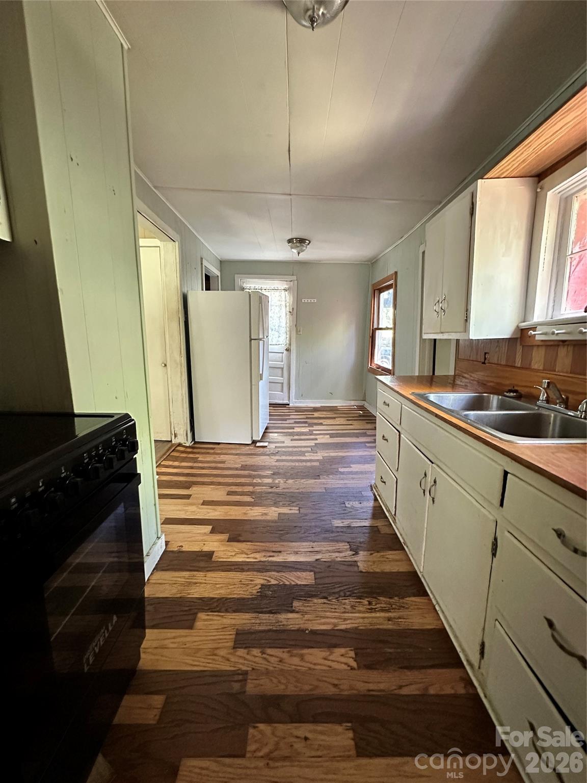 36 Range Road — Etowah