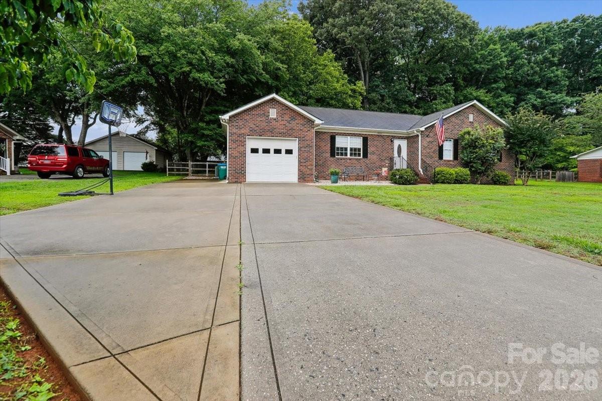 10821 S Hampton Drive — Charlotte