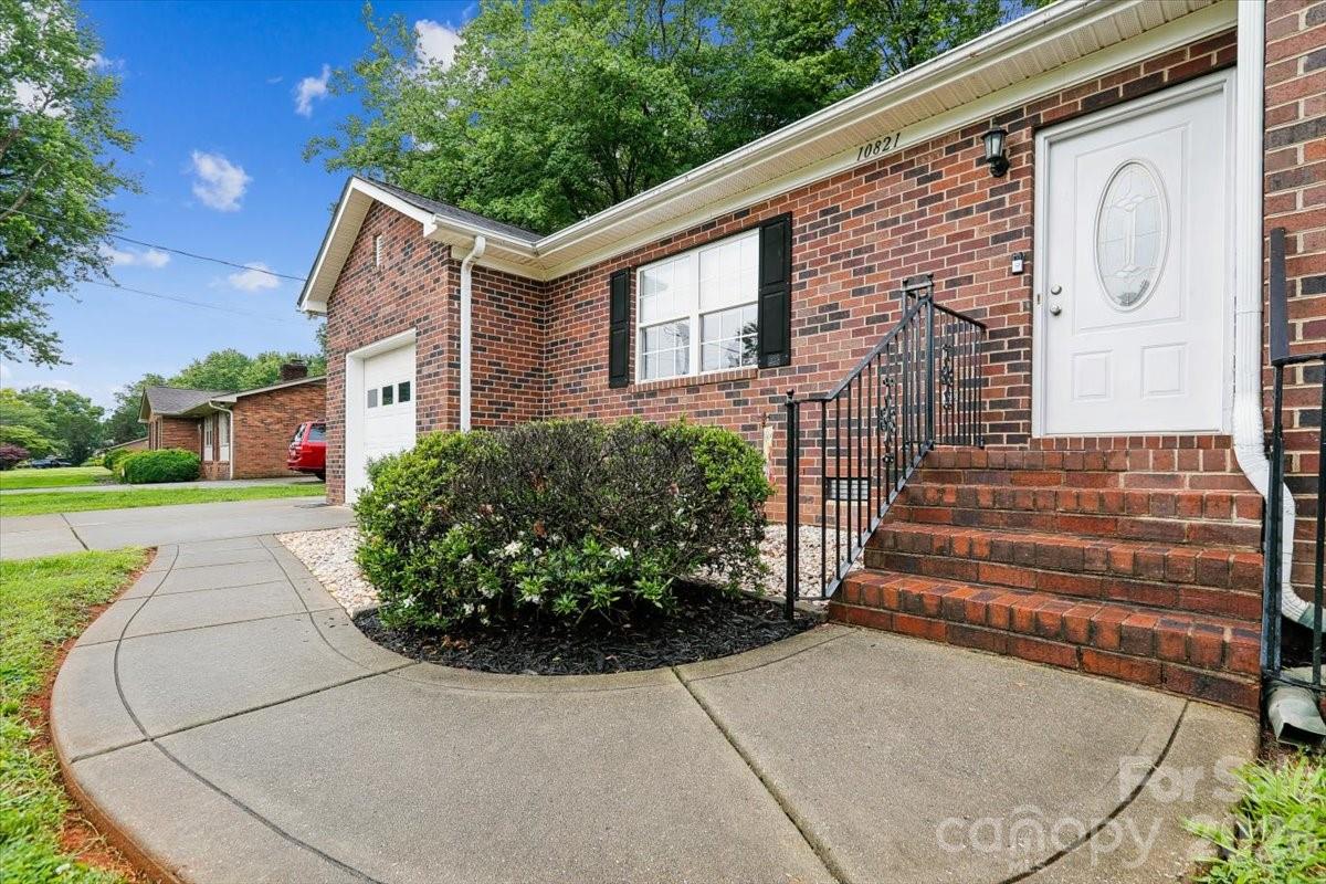 10821 S Hampton Drive — Charlotte