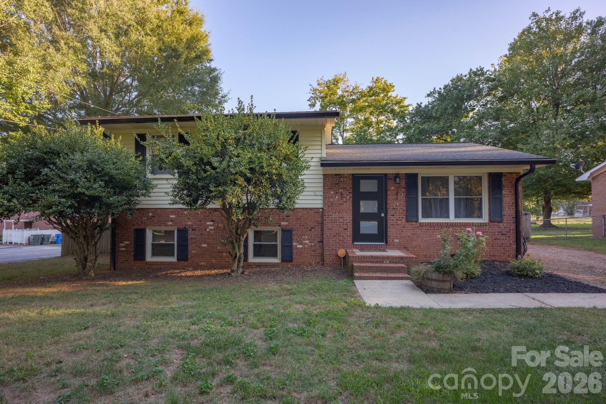 827 Brookwood Drive — Mooresville