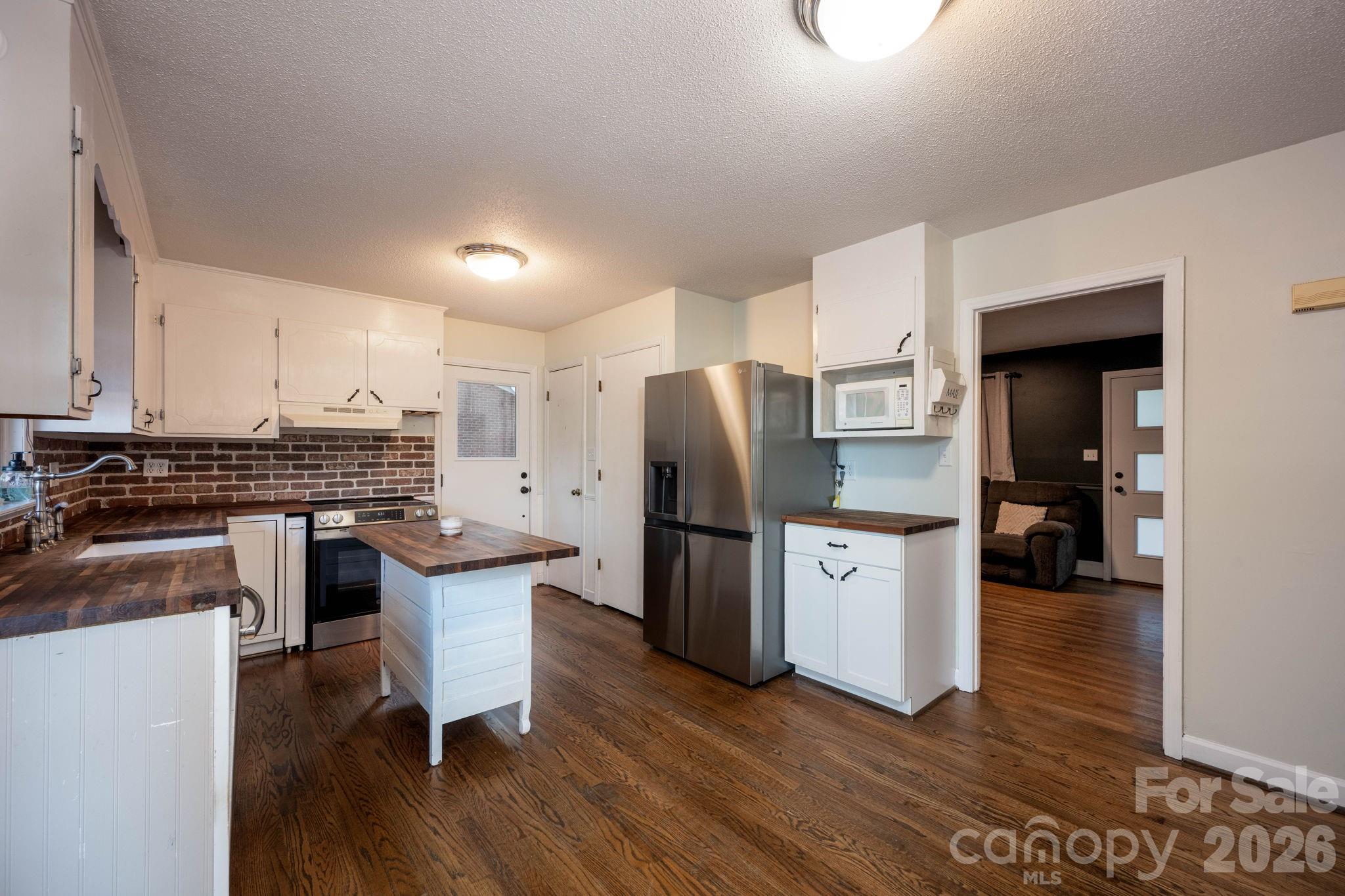827 Brookwood Drive — Mooresville