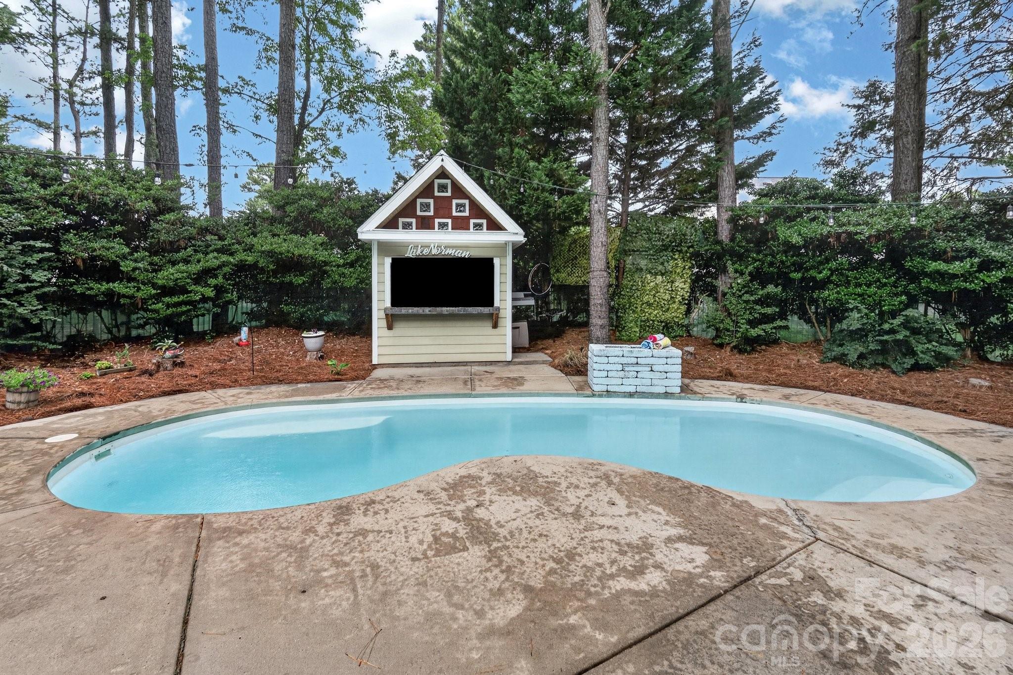 173 Yellow Jacket Circle — Mooresville