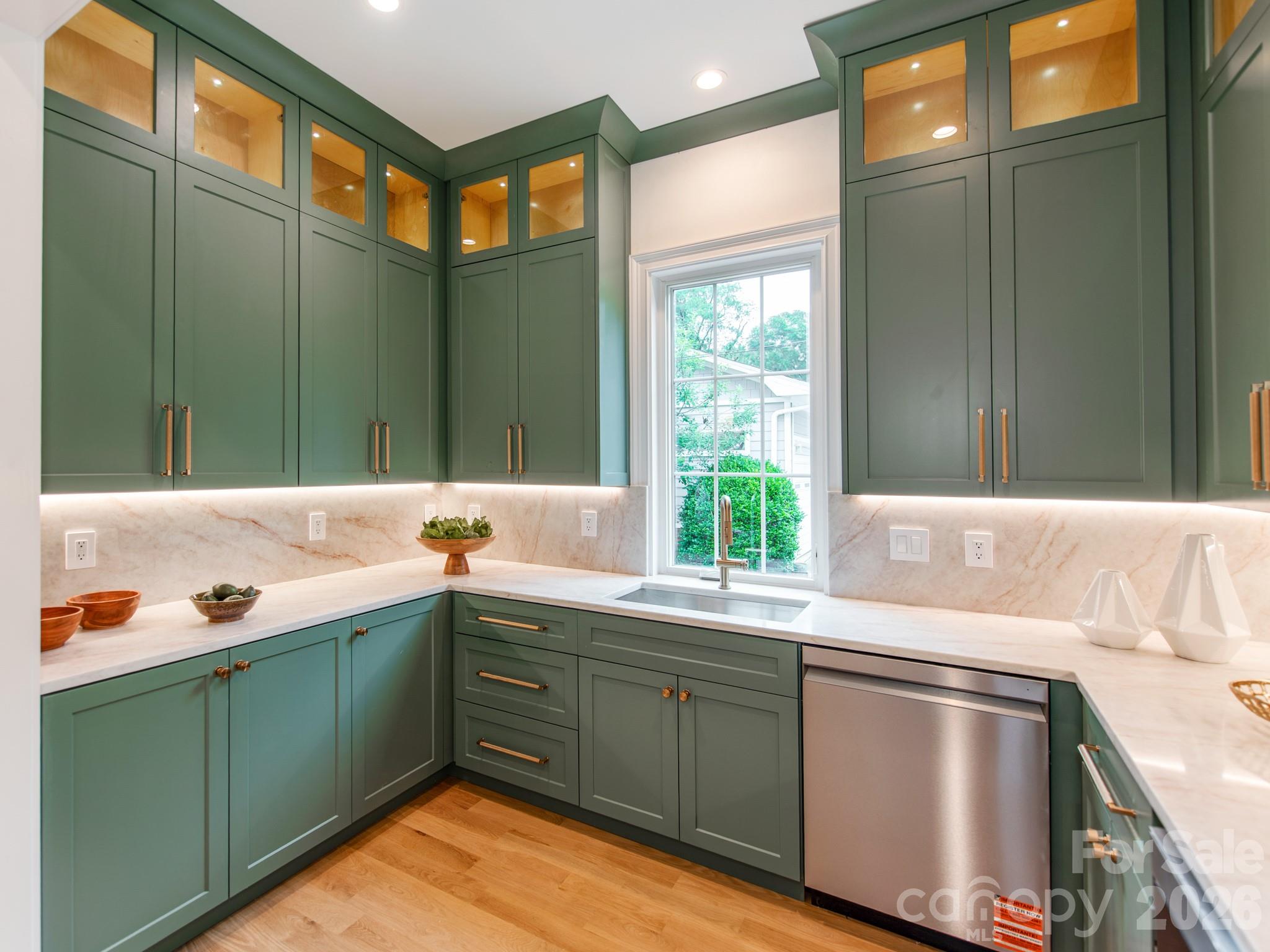 4627 Water Oak Road — Charlotte