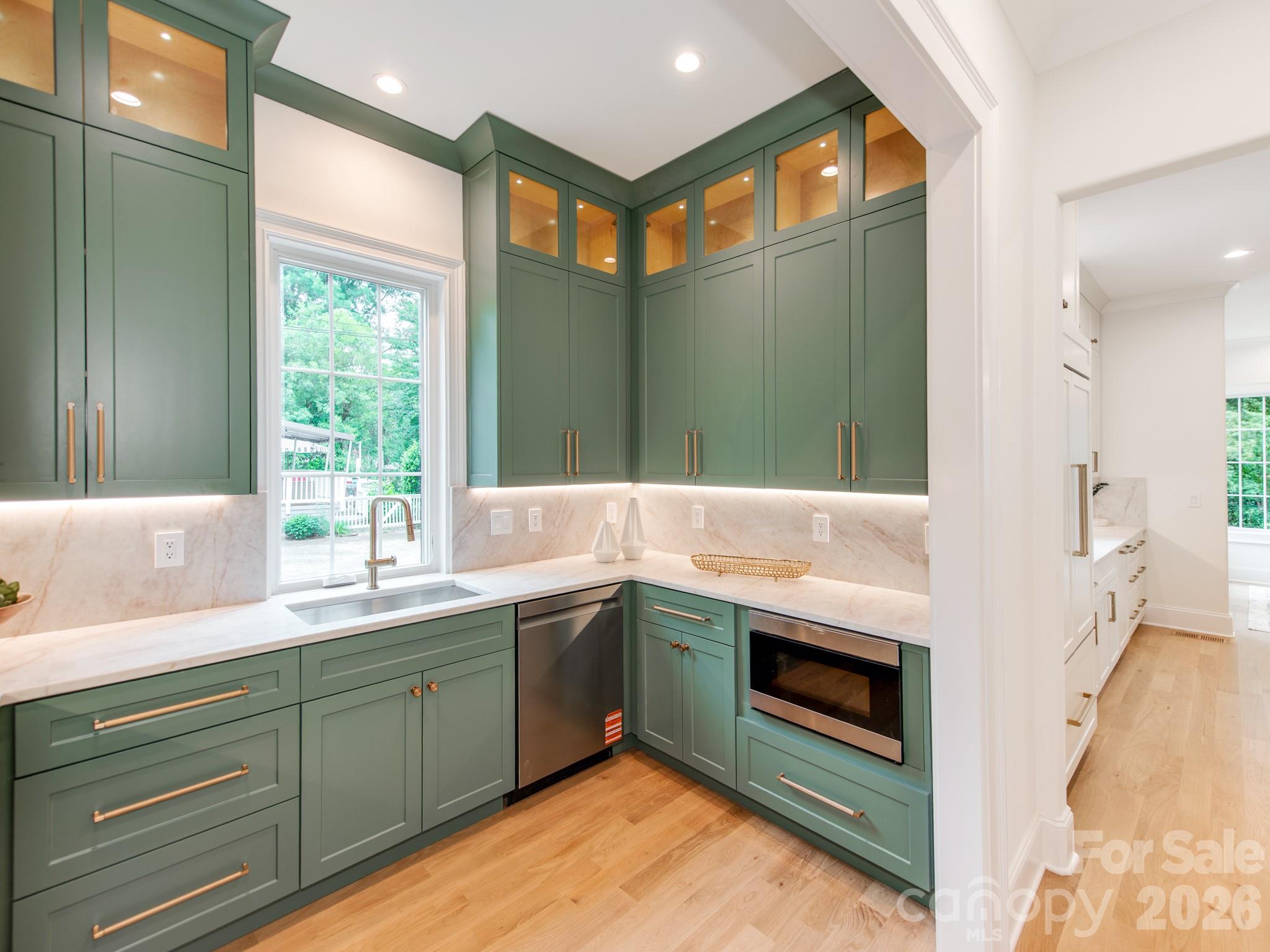 4627 Water Oak Road — Charlotte