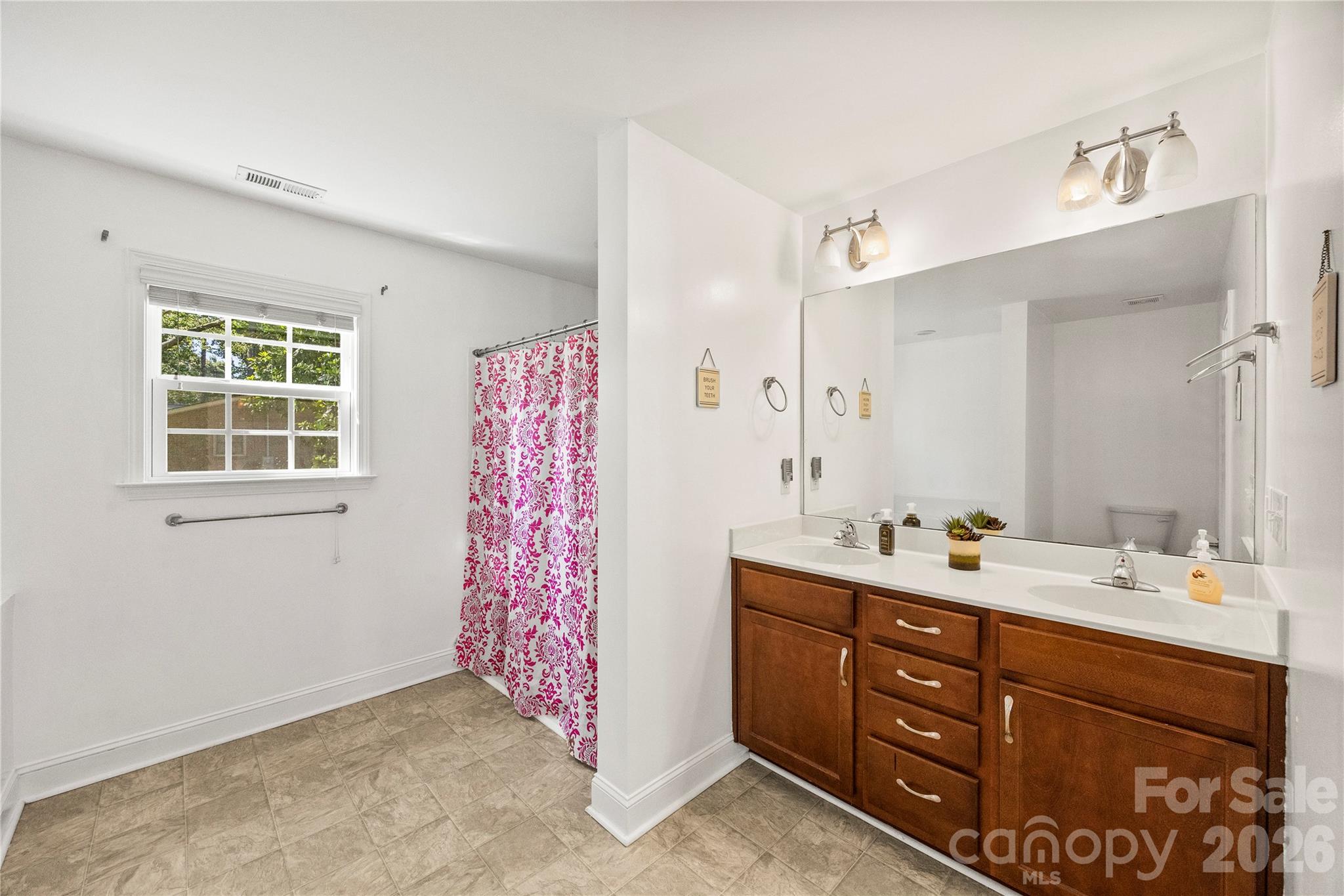 5250 Hickory Grove Road — Mount Holly