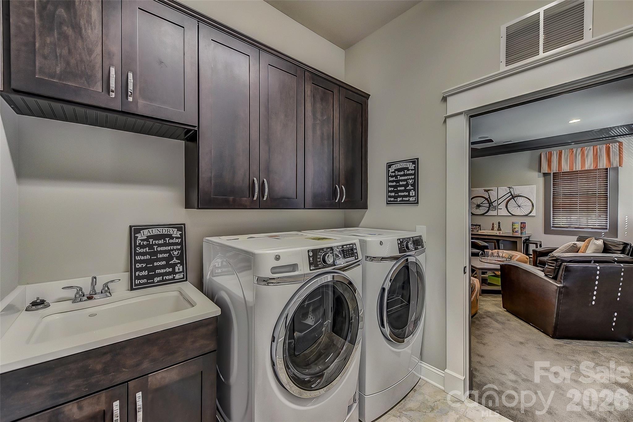 752 Lynderhill Lane — Matthews