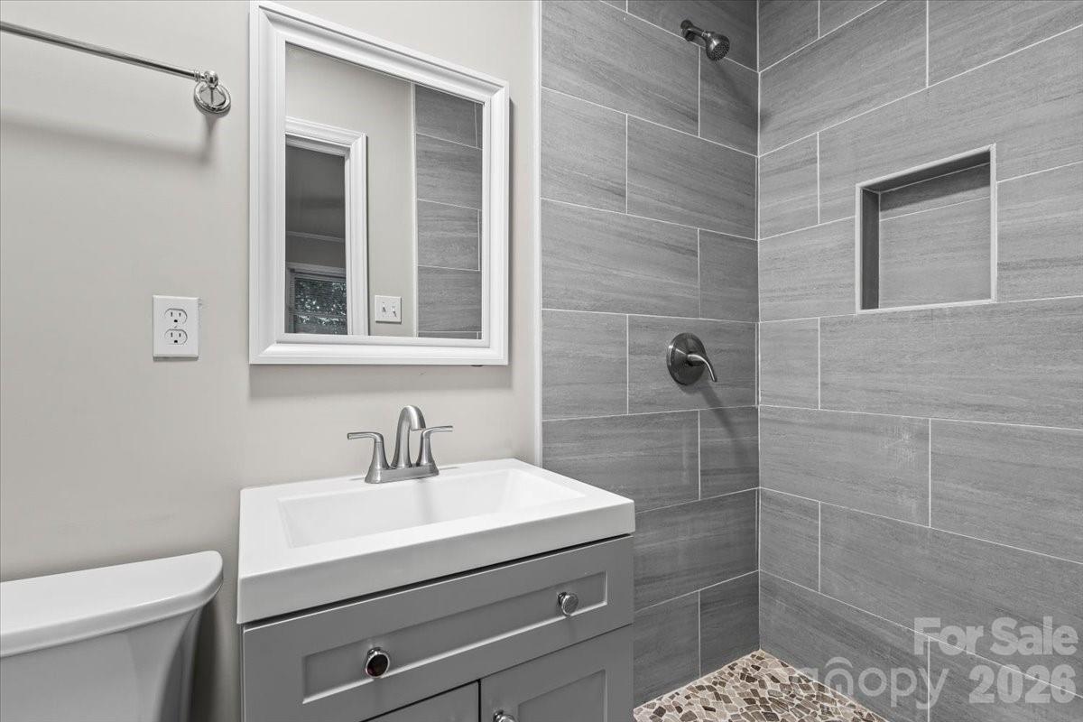 7328 Everett Drive — Charlotte
