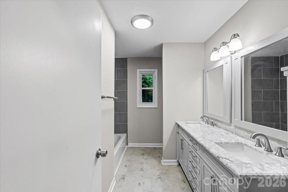 7328 Everett Drive — Charlotte