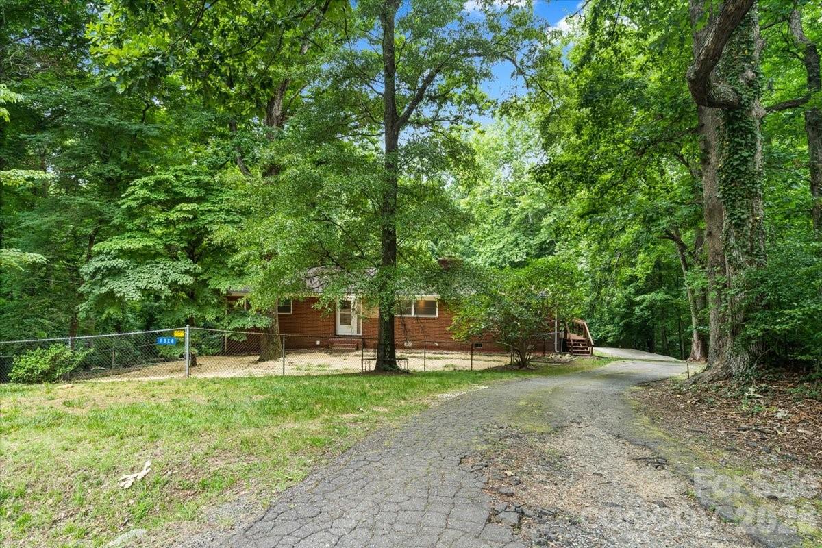7328 Everett Drive — Charlotte