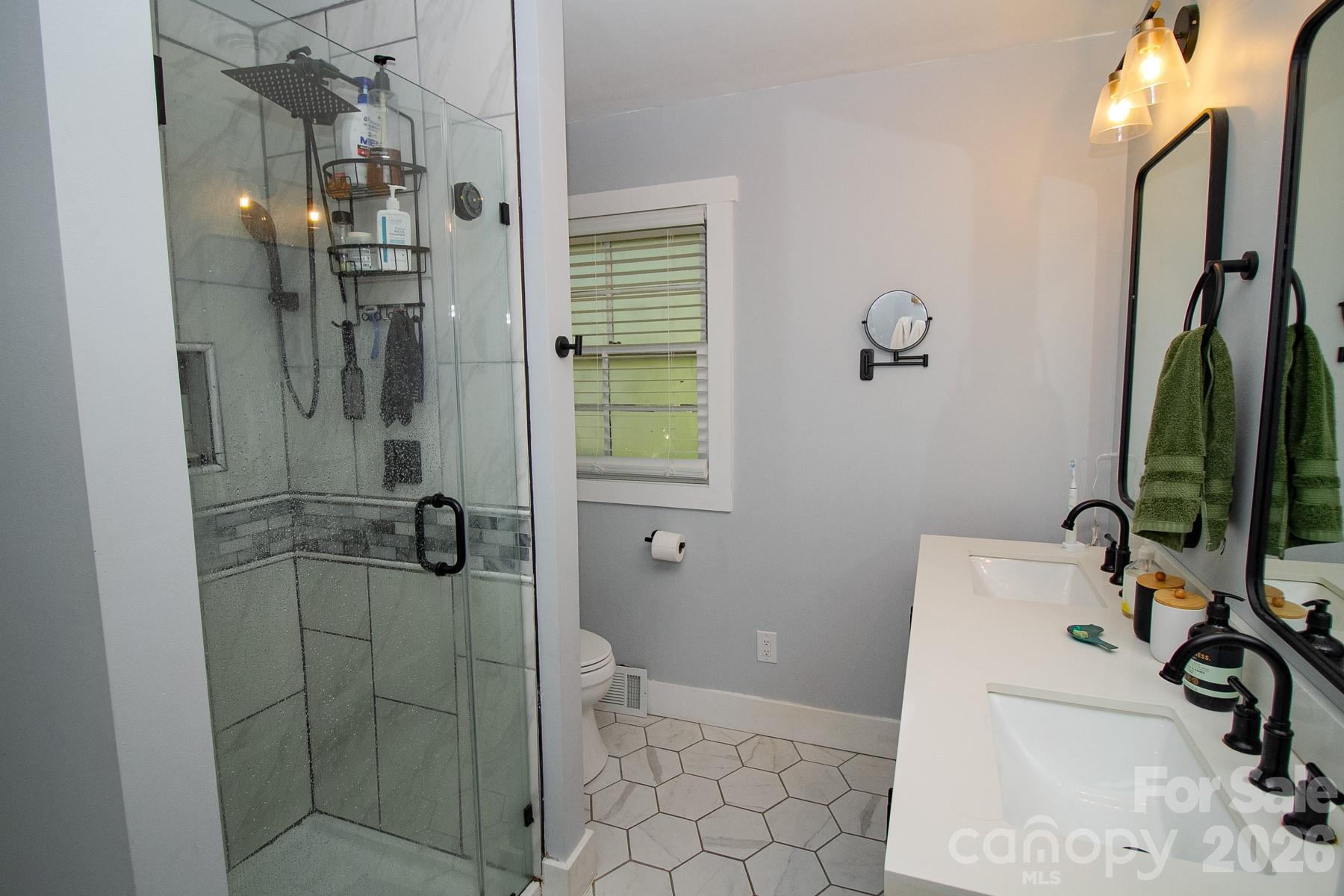 36 Clarendon Road — Asheville