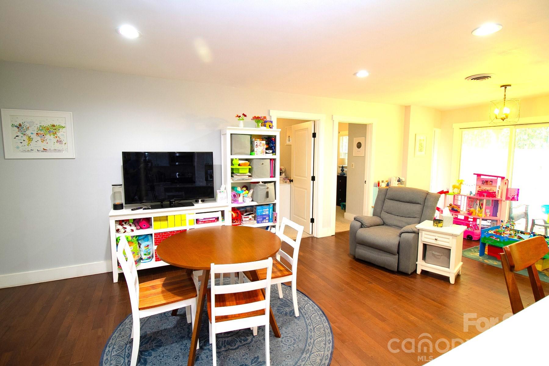 36 Clarendon Road — Asheville