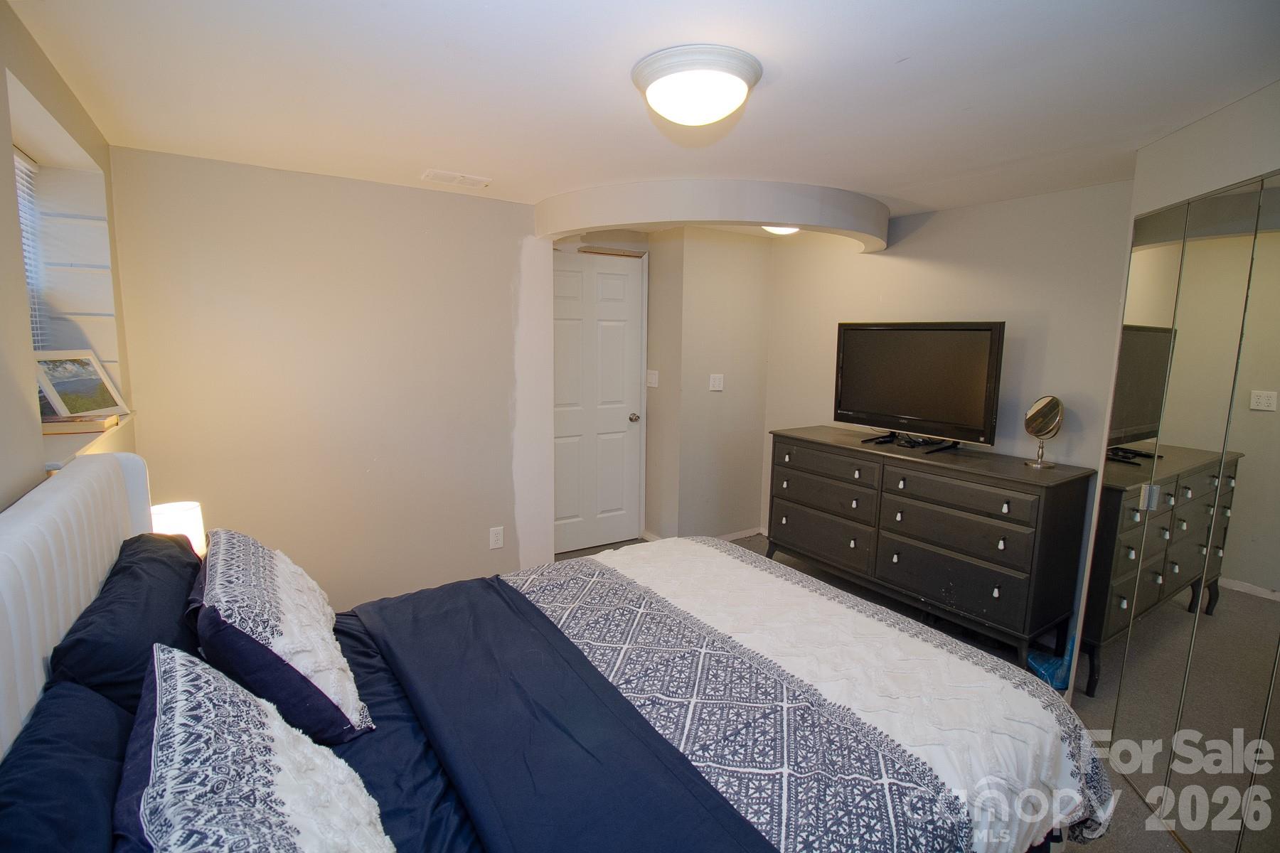 36 Clarendon Road — Asheville