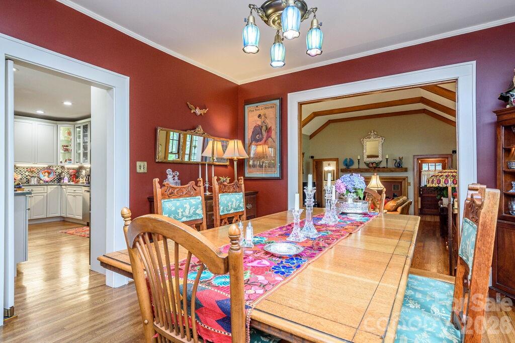 832 4th Avenue W — Hendersonville