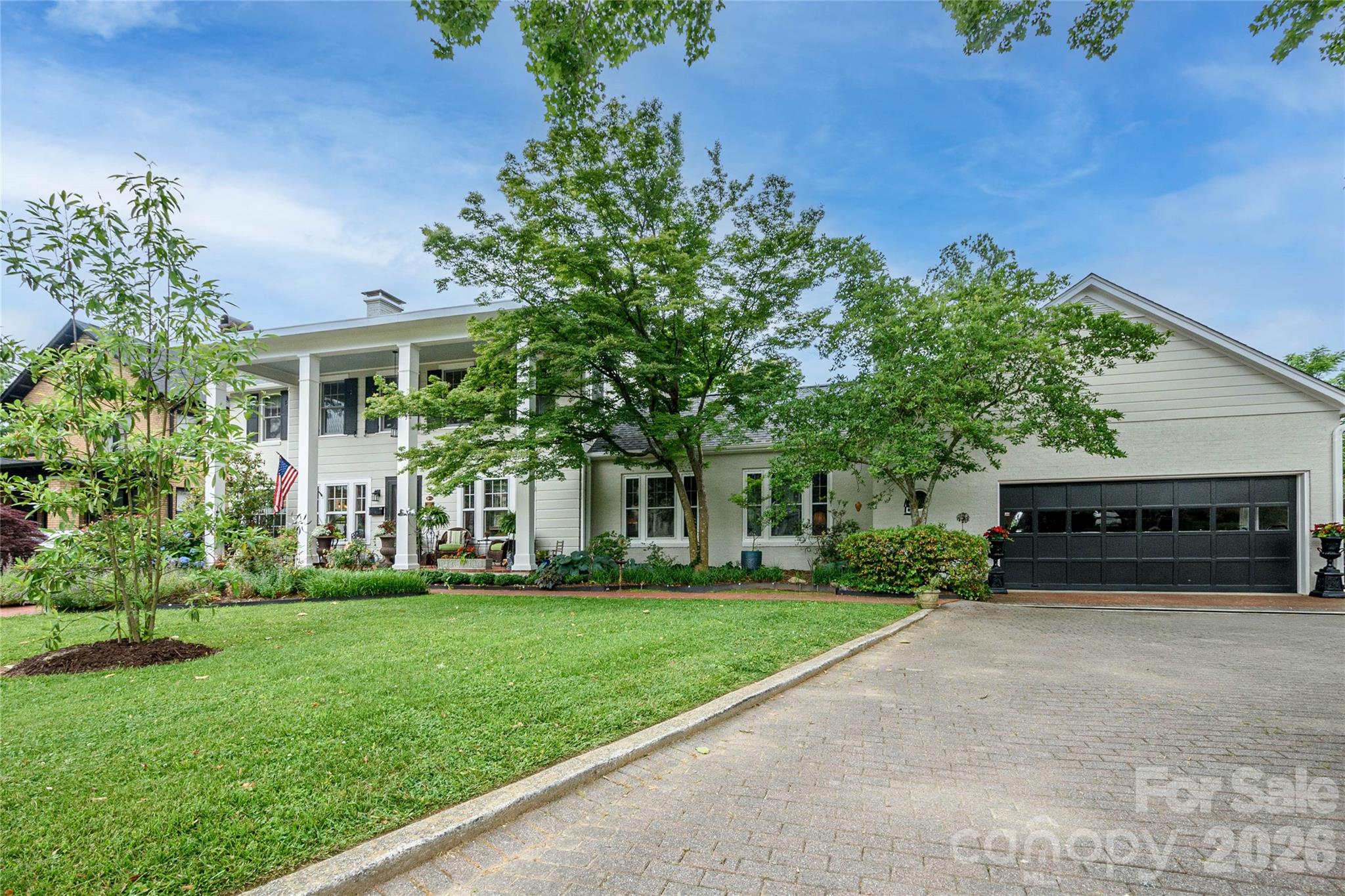 832 4th Avenue W — Hendersonville