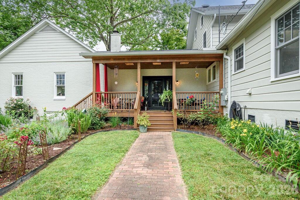 832 4th Avenue W — Hendersonville