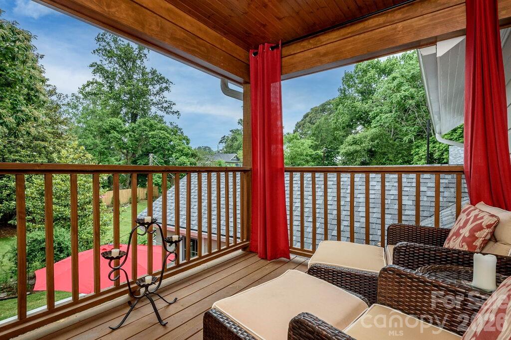 832 4th Avenue W — Hendersonville