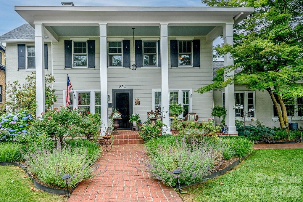 832 4th Avenue W — Hendersonville