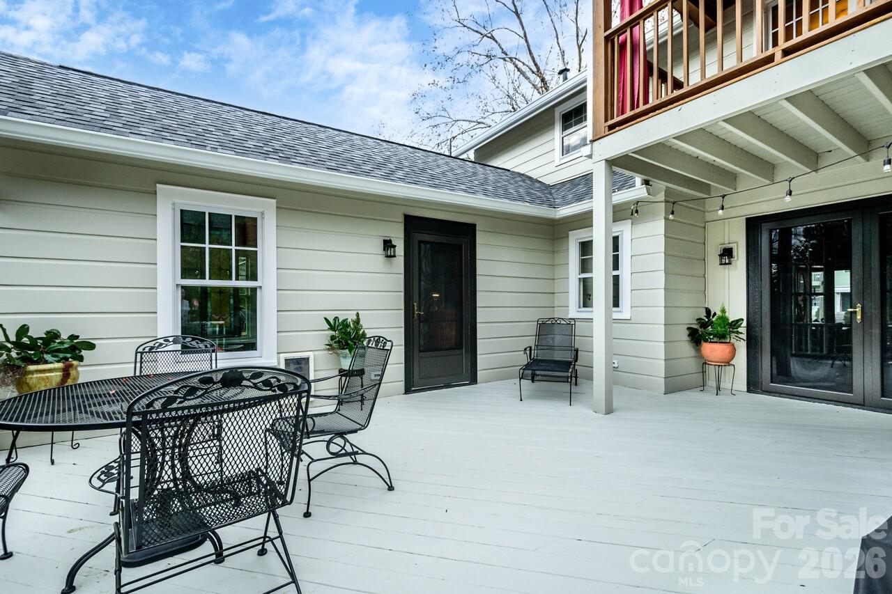 832 4th Avenue W — Hendersonville