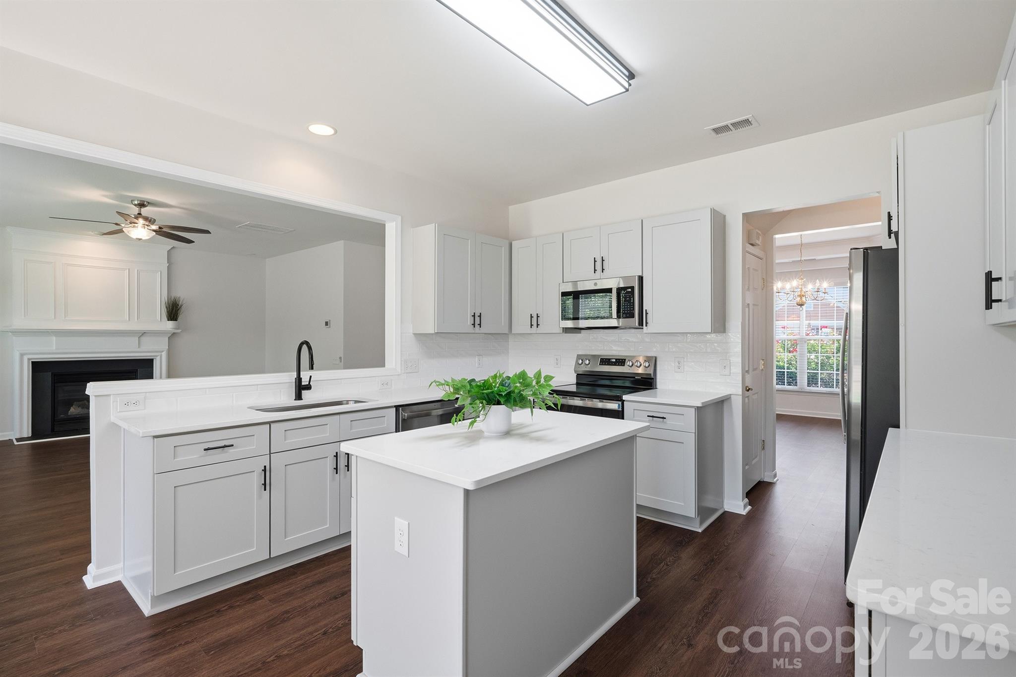 7633 Rathburn Lane — Charlotte